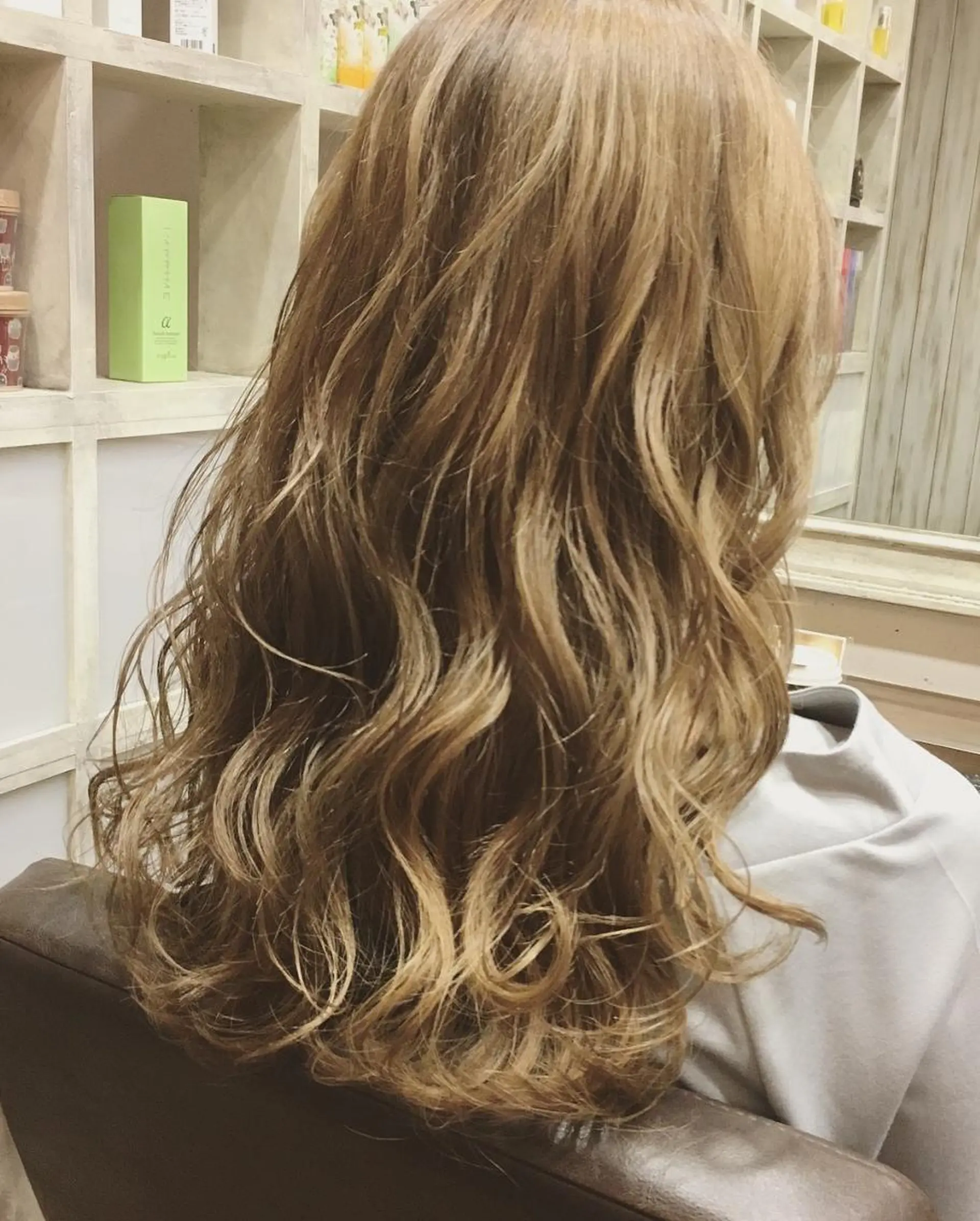 ロング カラー ベージュカラー ブリーチ ミルクティーベージュ ヘアカラー トリートメント ハイトーン得意😍 FORのヘアスタイル