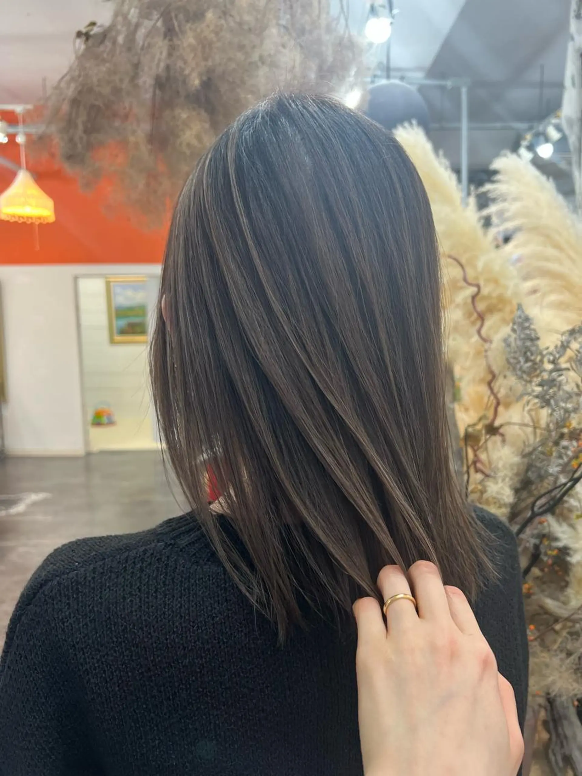 ミディアム カラー LOMARLIE JURIAのヘアスタイル