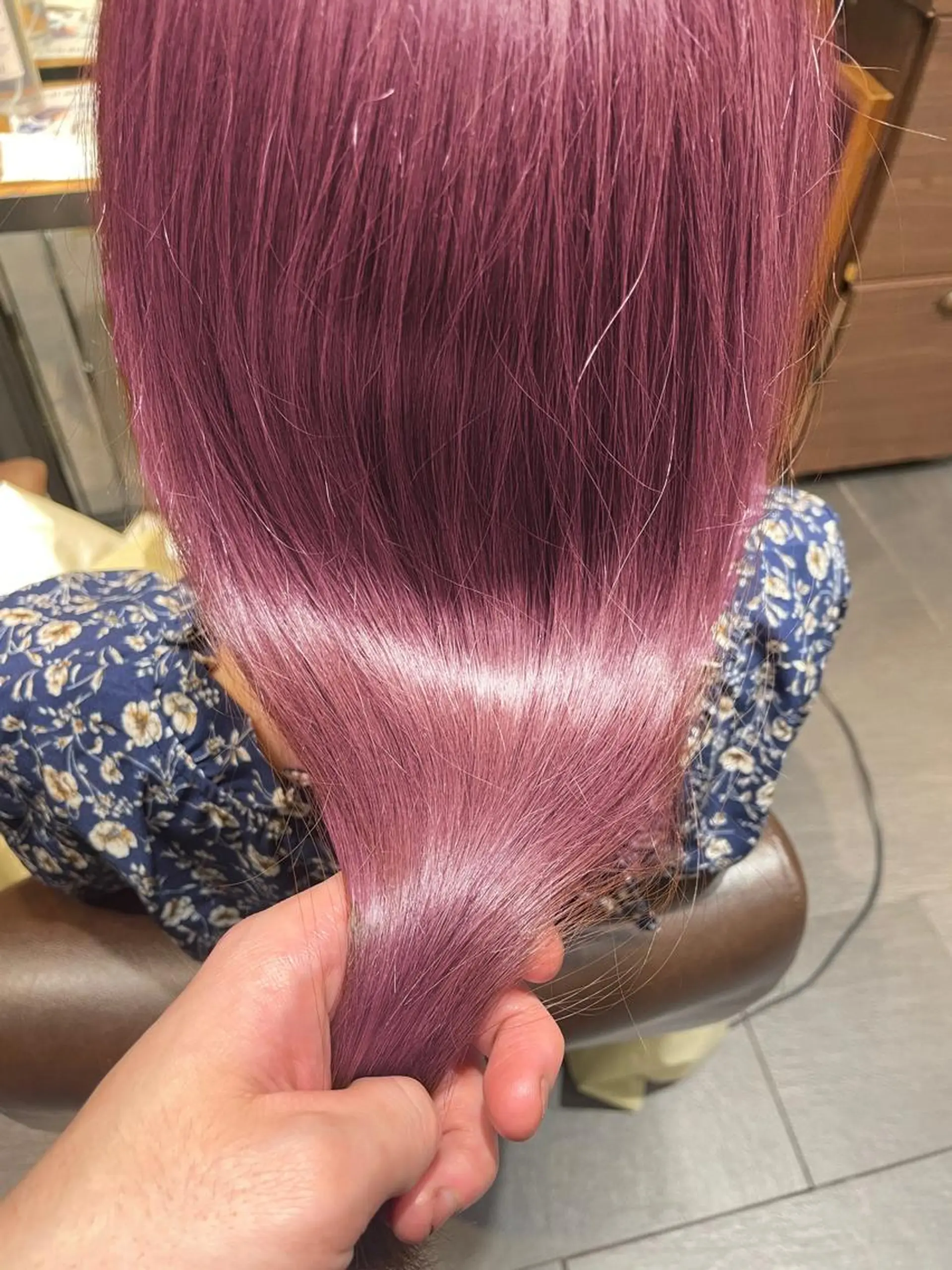 セミロング カラー ブリーチ＆縮毛矯正 🧸tomoki🧸のヘアスタイル