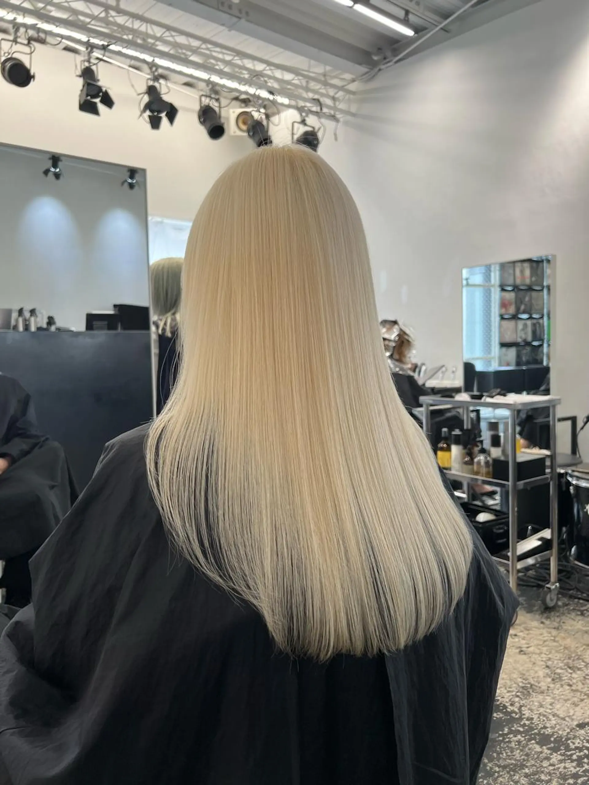 ロング カラー アッシュ アッシュブラウン アッシュグレー ミストバング ベージュカラー ヘアカラー トリートメント RYUEI メンズカット/パーマのヘアスタイル