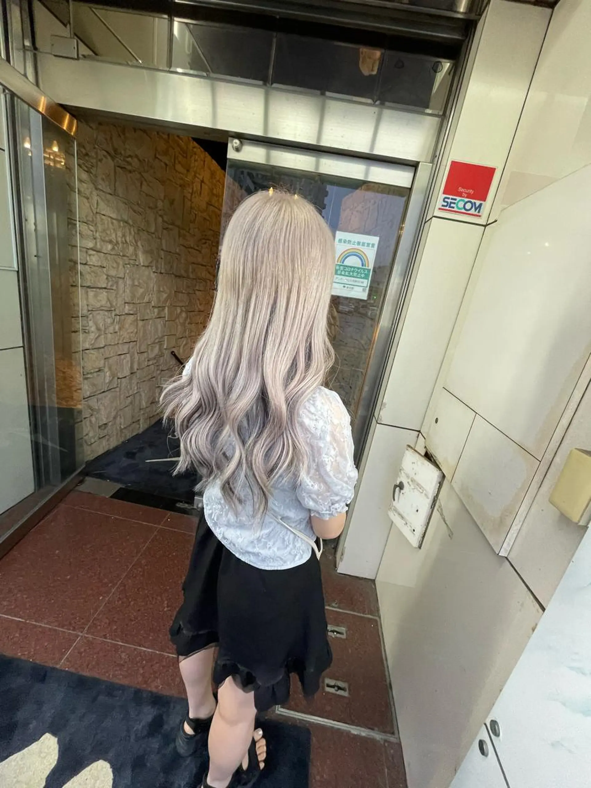 ロング カラー ヘアアレンジ キッズ マツエク・マツパ アイブロウ ブリーチ エクステ ヘアカラー トリートメント ヘアセット アンククロス/ エクステ／ハイトーンのヘアスタイル