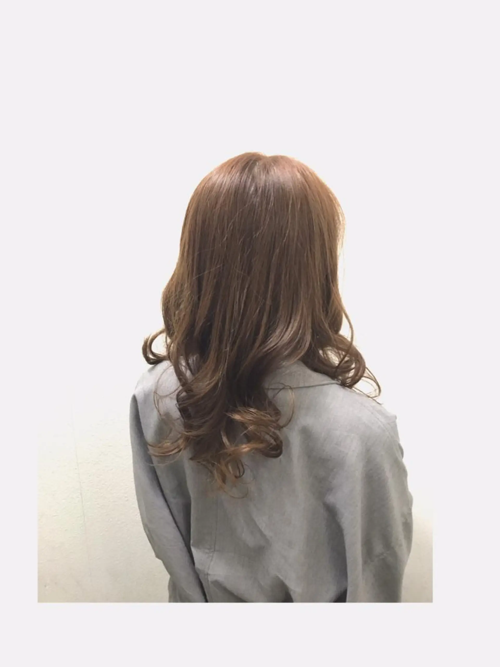 セミロング カラー shi hoのヘアスタイル