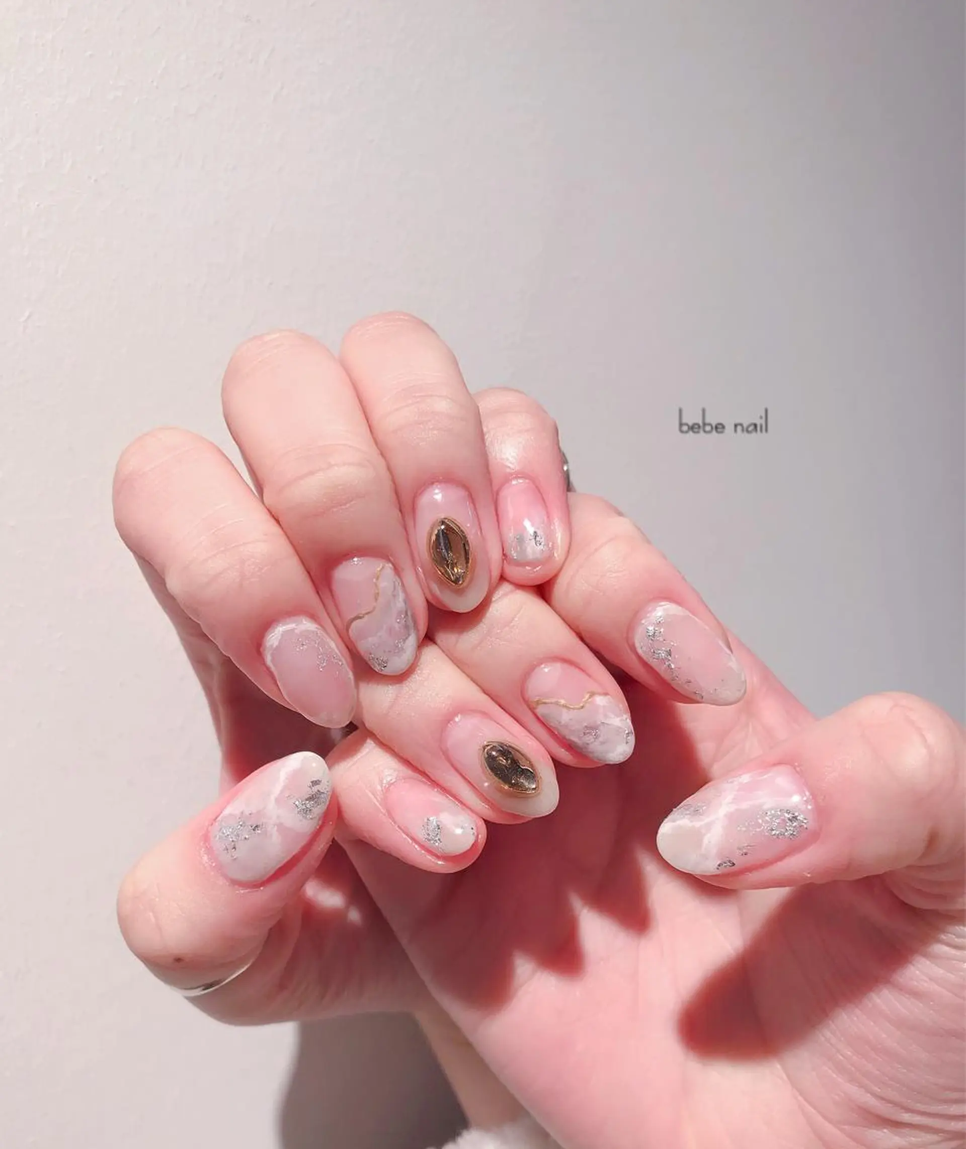 ネイル 卒業式 ニュアンスネイル Ann. nail.tokyo所属・Ann nailのネイルデザイン