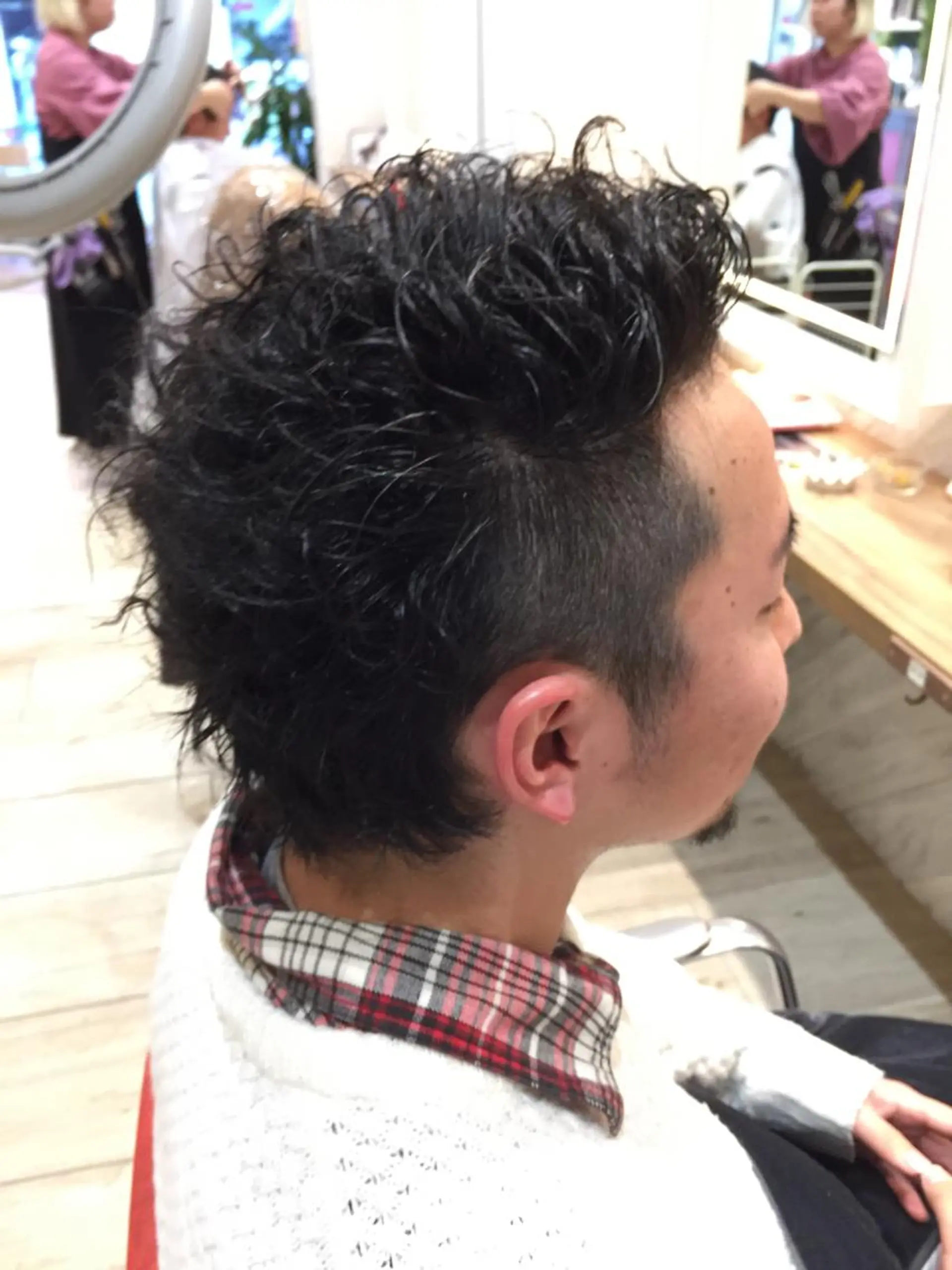 ショート パーマ メンズ 吉岡 三四朗のヘアスタイル