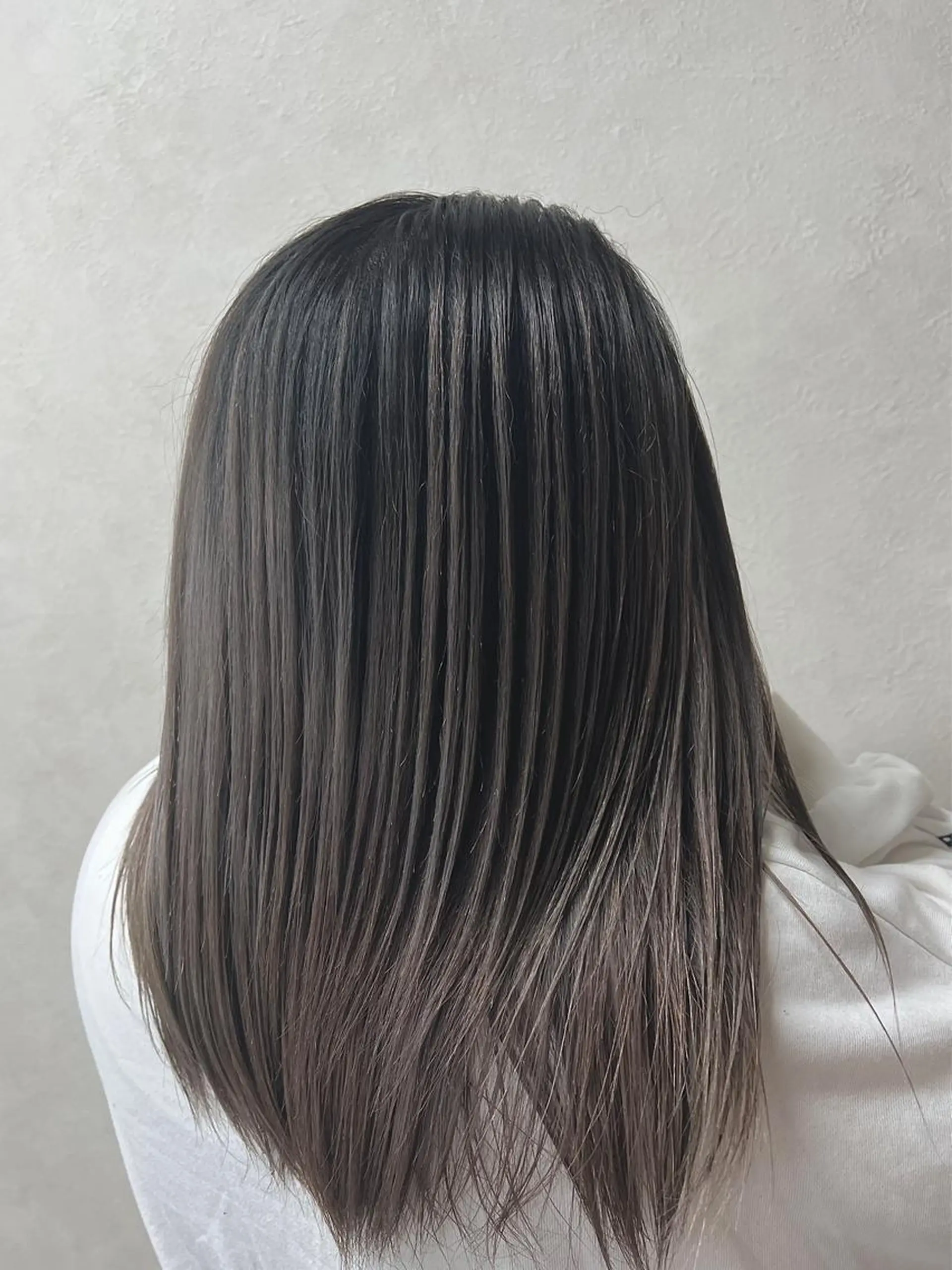 ミディアム ネイル ハイライト 髪質改善 レイヤーカット トリートメント ワンカラーネイル ヘアカラー 🌷かわばた めい🌷のヘアスタイル