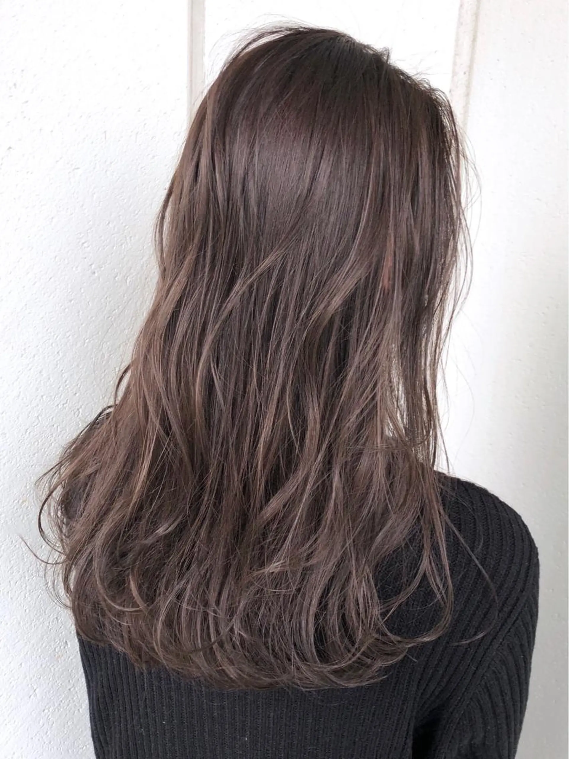 ロング カラー パーマ ヘアアレンジ アッシュ ベージュカラー ハイライトカラー ハイトーンカラー オリーブアッシュ seen所属・境 健助のヘアスタイル