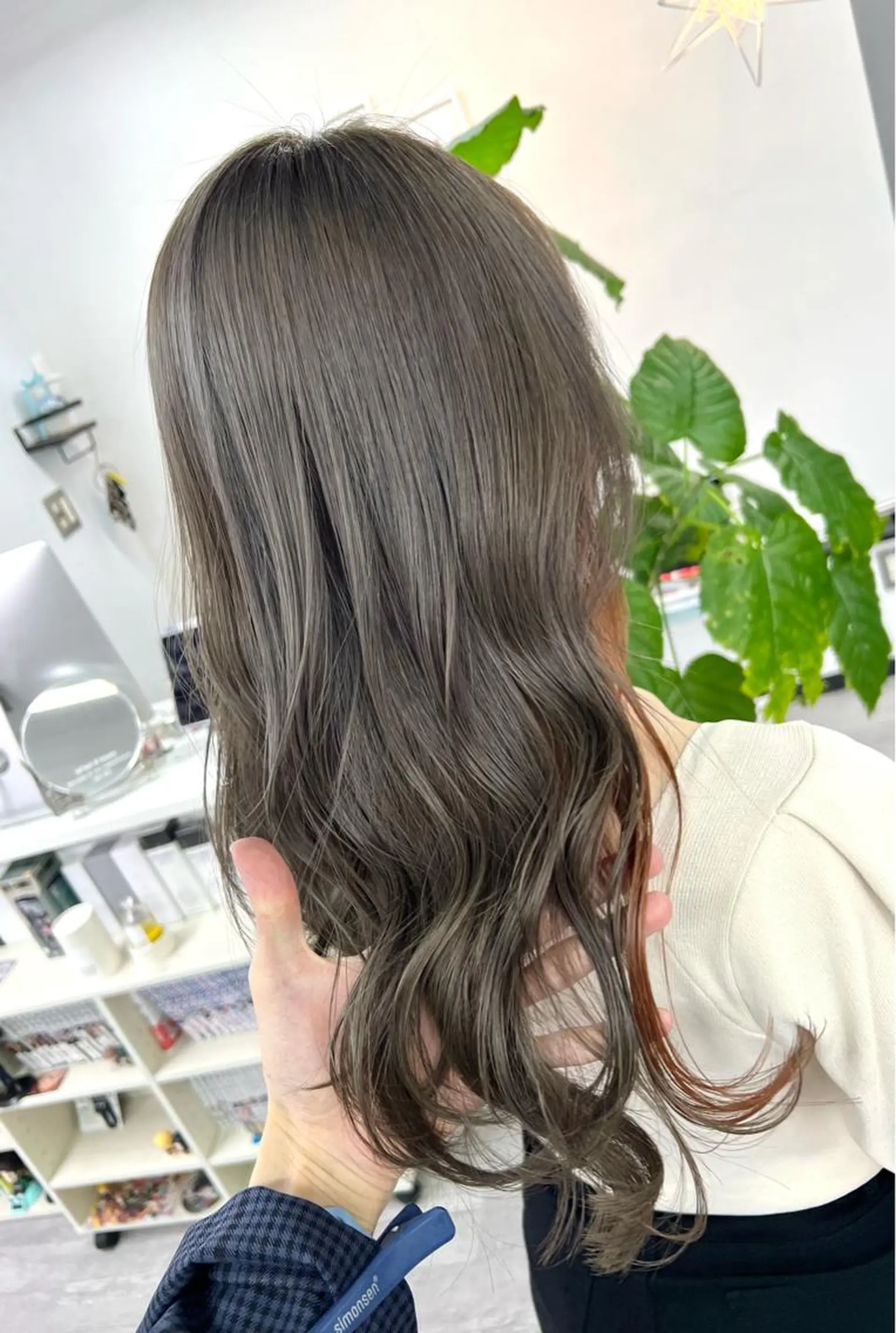 ロング カラー 名畑 裕貴のヘアスタイル