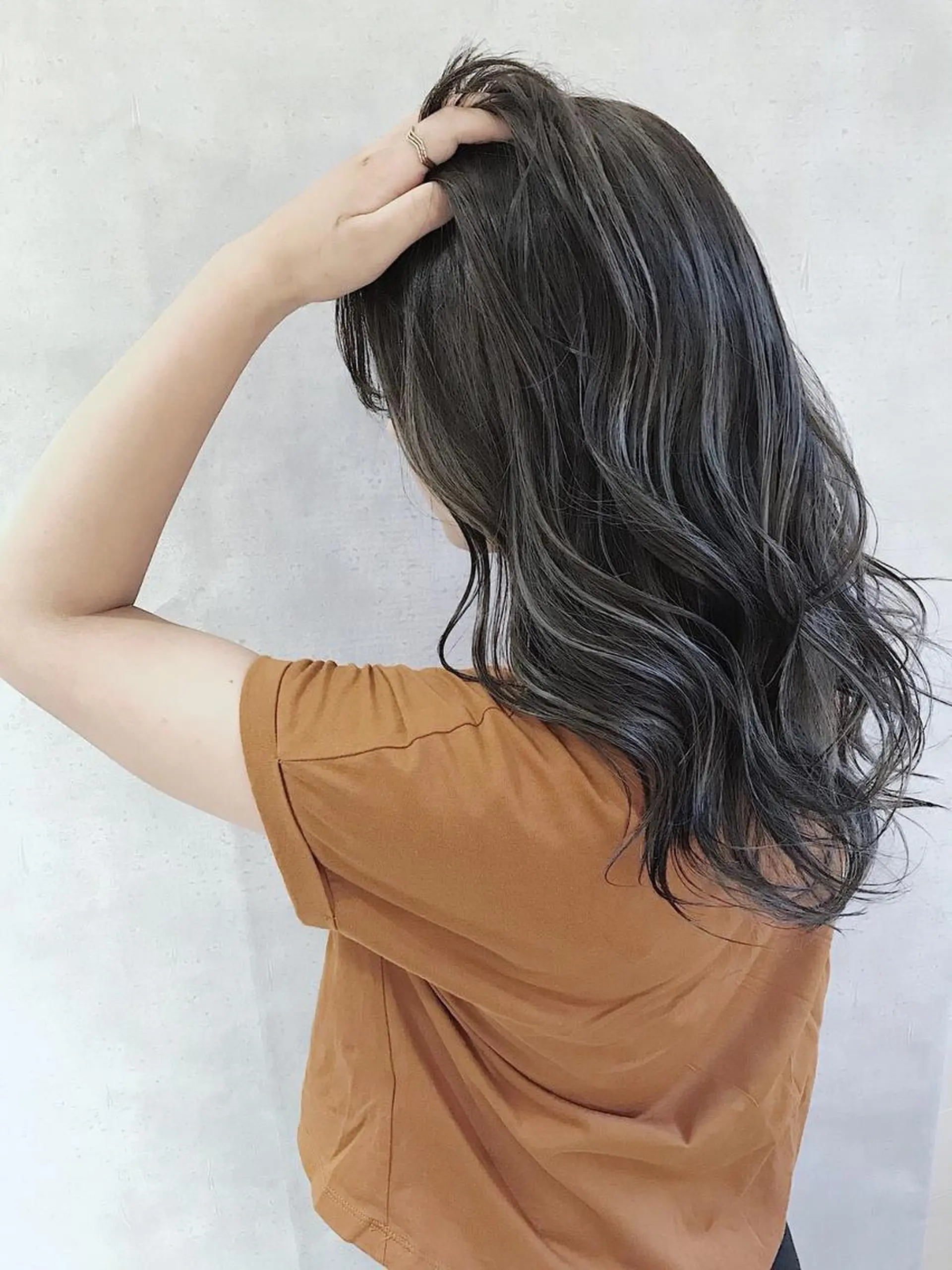 ミディアム カラー アディクシーカラー ブリーチ ケアブリーチ ダブルカラー ハイライトカラー MOU namba ムウナンバのヘアスタイル