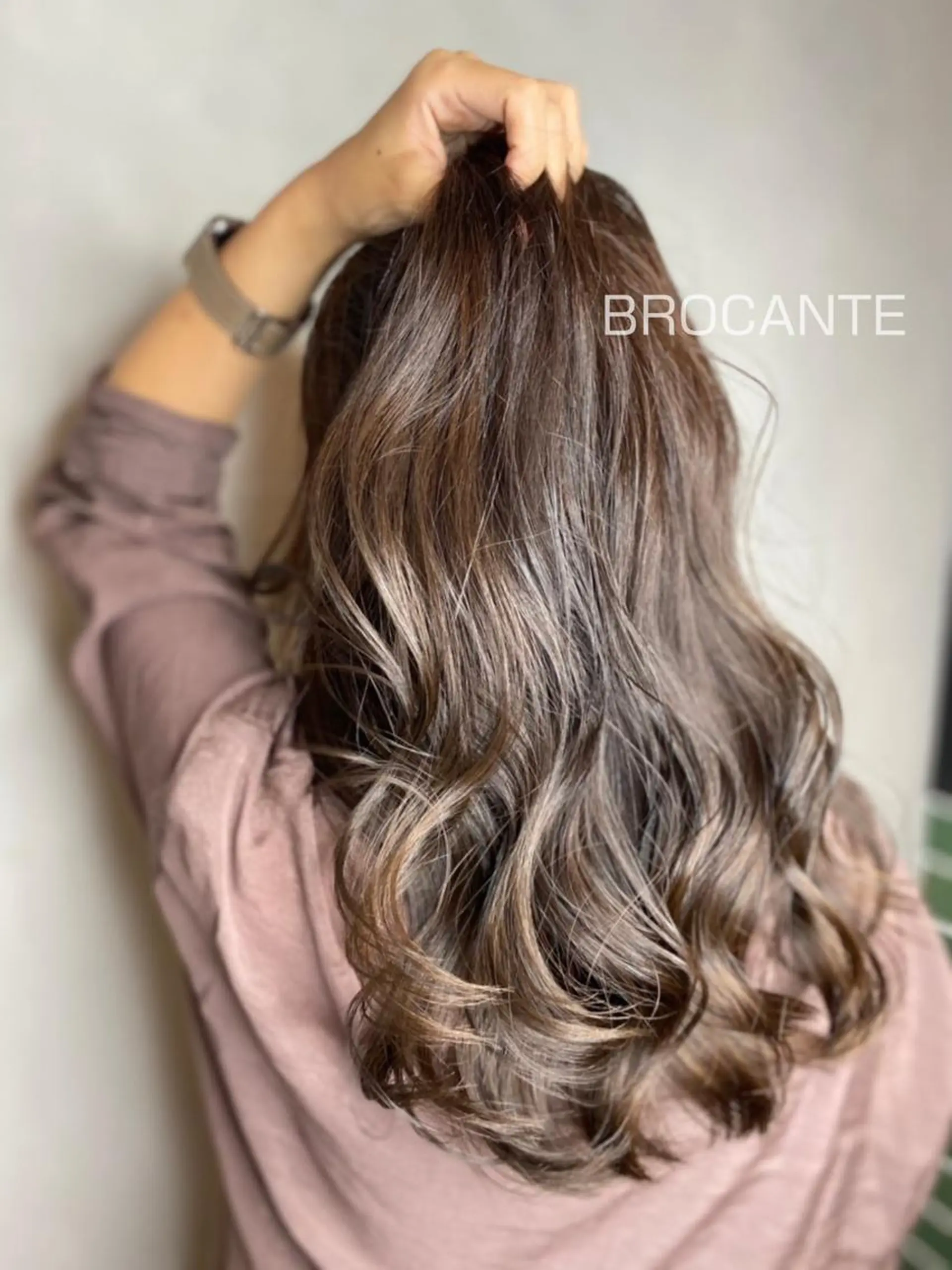 ロング カラー アッシュ シルバー シルバーアッシュ カット ヘアカラー トリートメント BROCANTE✂︎ karasawa.nのヘアスタイル