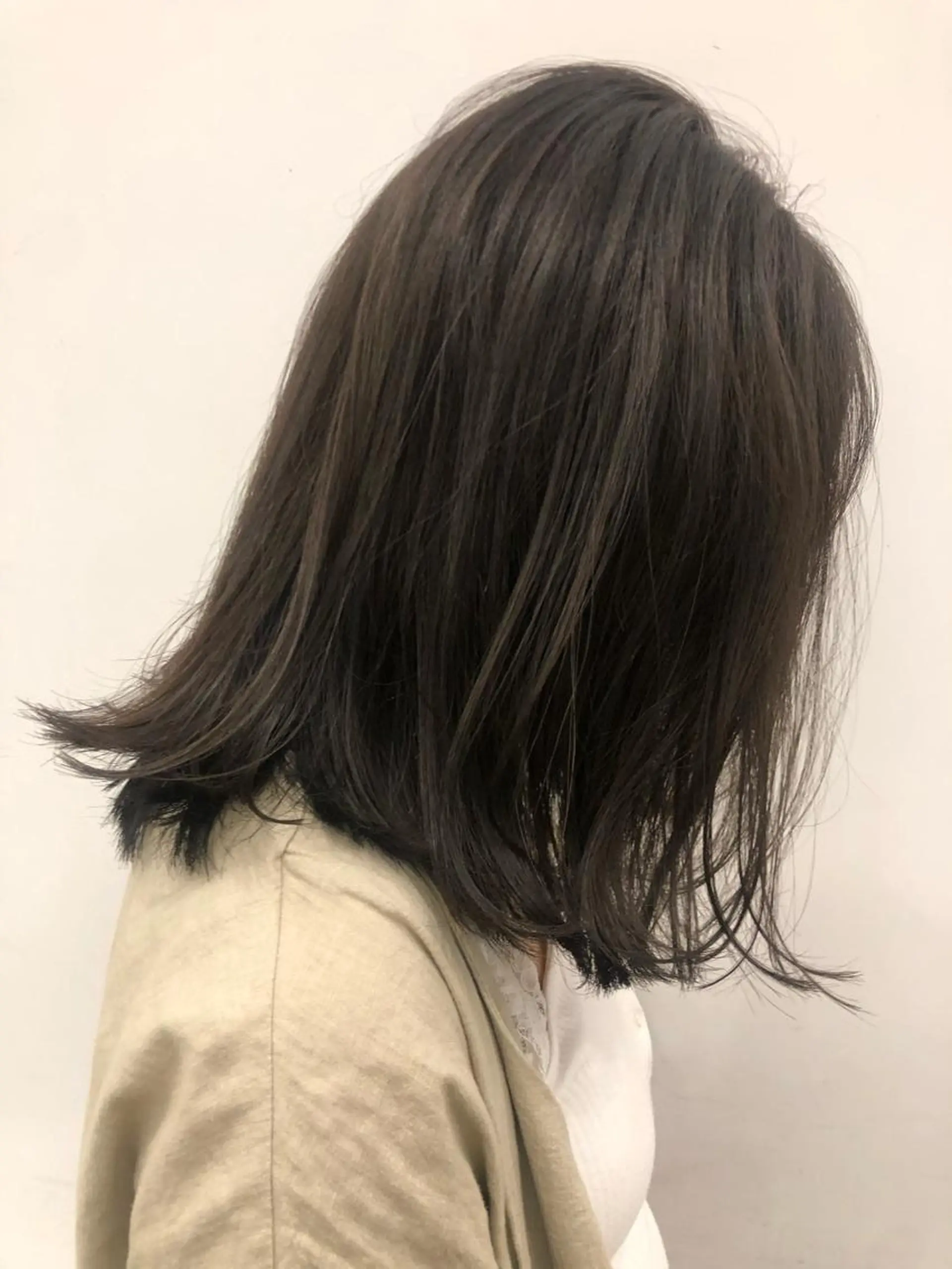 ミディアム カラー グレージュ ハイライトカラー オリーブグレージュ オリーブグレー ハイライト LINOA✿Miku /ブリーチ/ボブのヘアスタイル