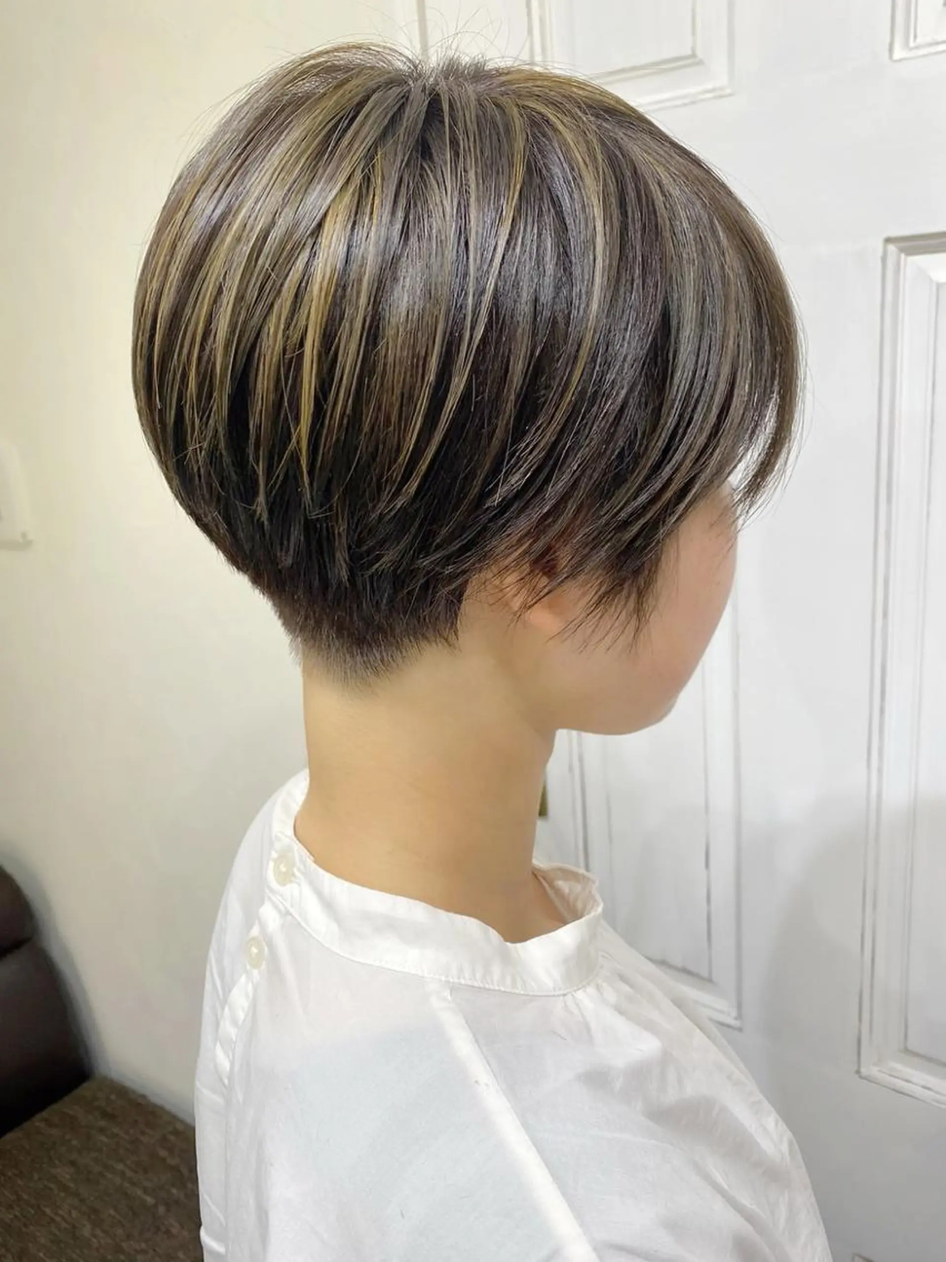 ショート ハンサムショート ハイライト ショートヘア カット ヘアカラー トリートメント ヘアリゾート粋　新宿三丁目本店所属・前地 麻衣のヘアスタイル