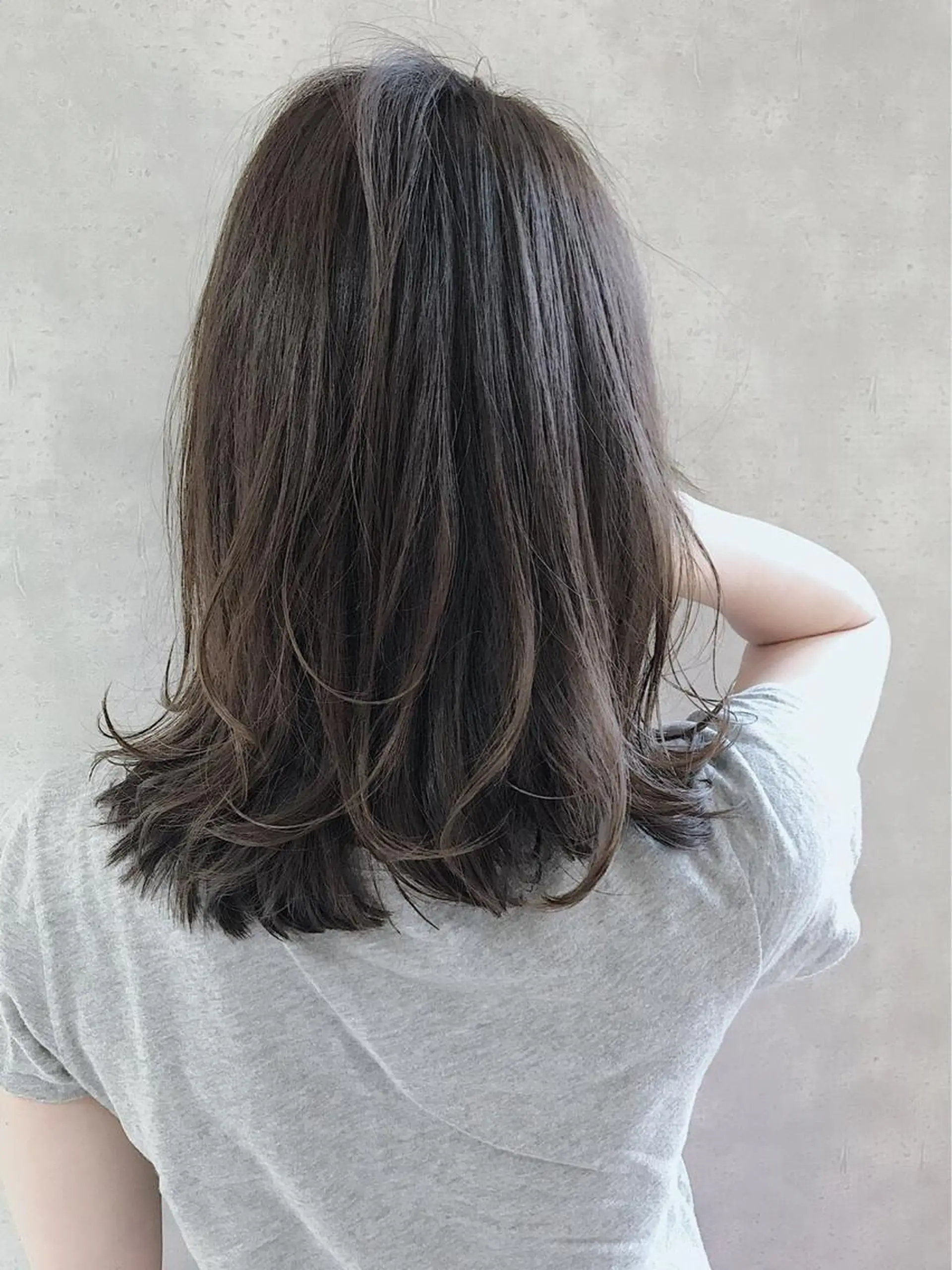 ミディアム カラー アッシュ _WHITE 難波本店のヘアスタイル