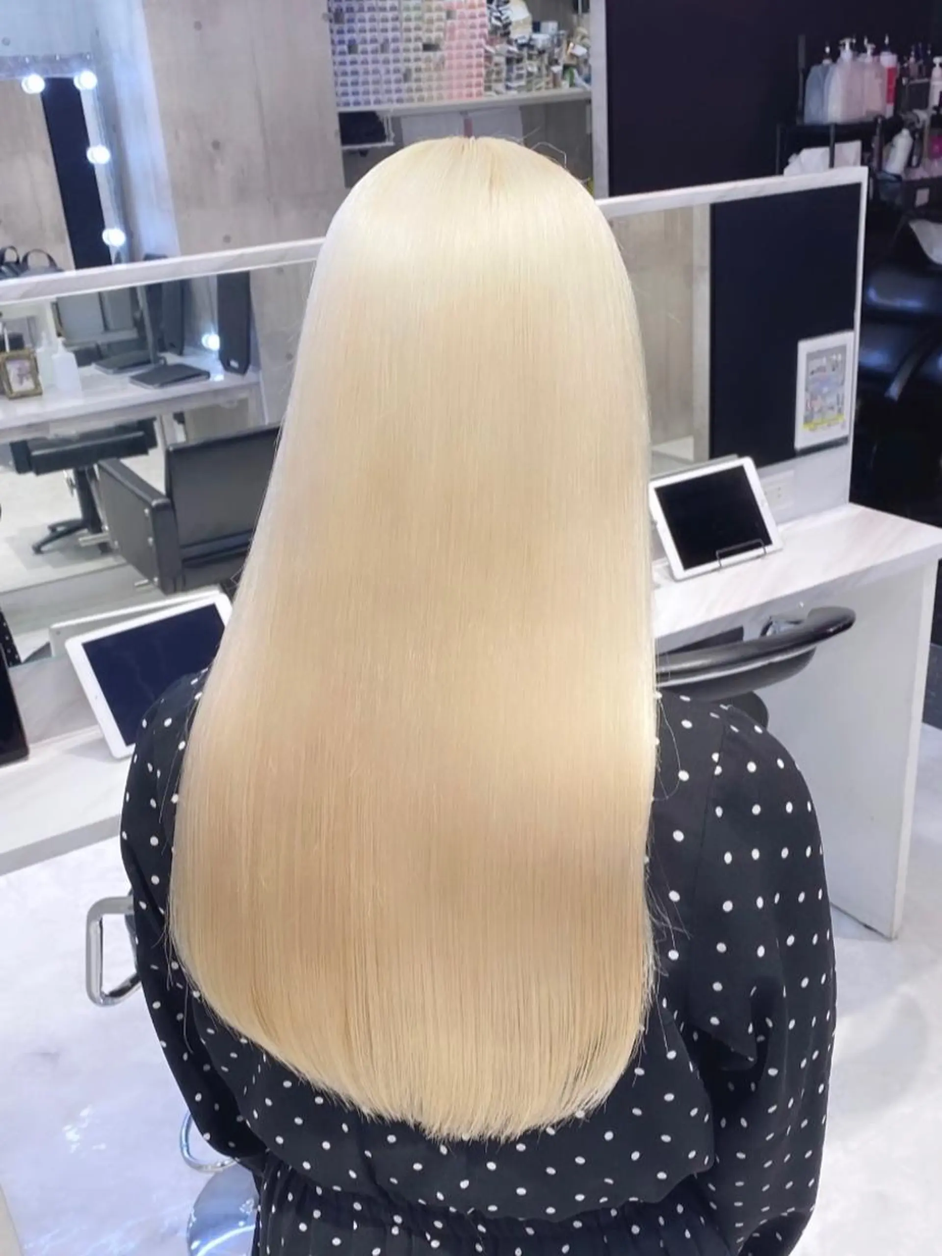 ロング カラー パーマ ヘアアレンジ メンズ キッズ ネイル マツエク・マツパ アイブロウ 抜きっぱなしブロンド ブロンド ハイトーンNo.1 👩🏼NaGiSaのヘアスタイル