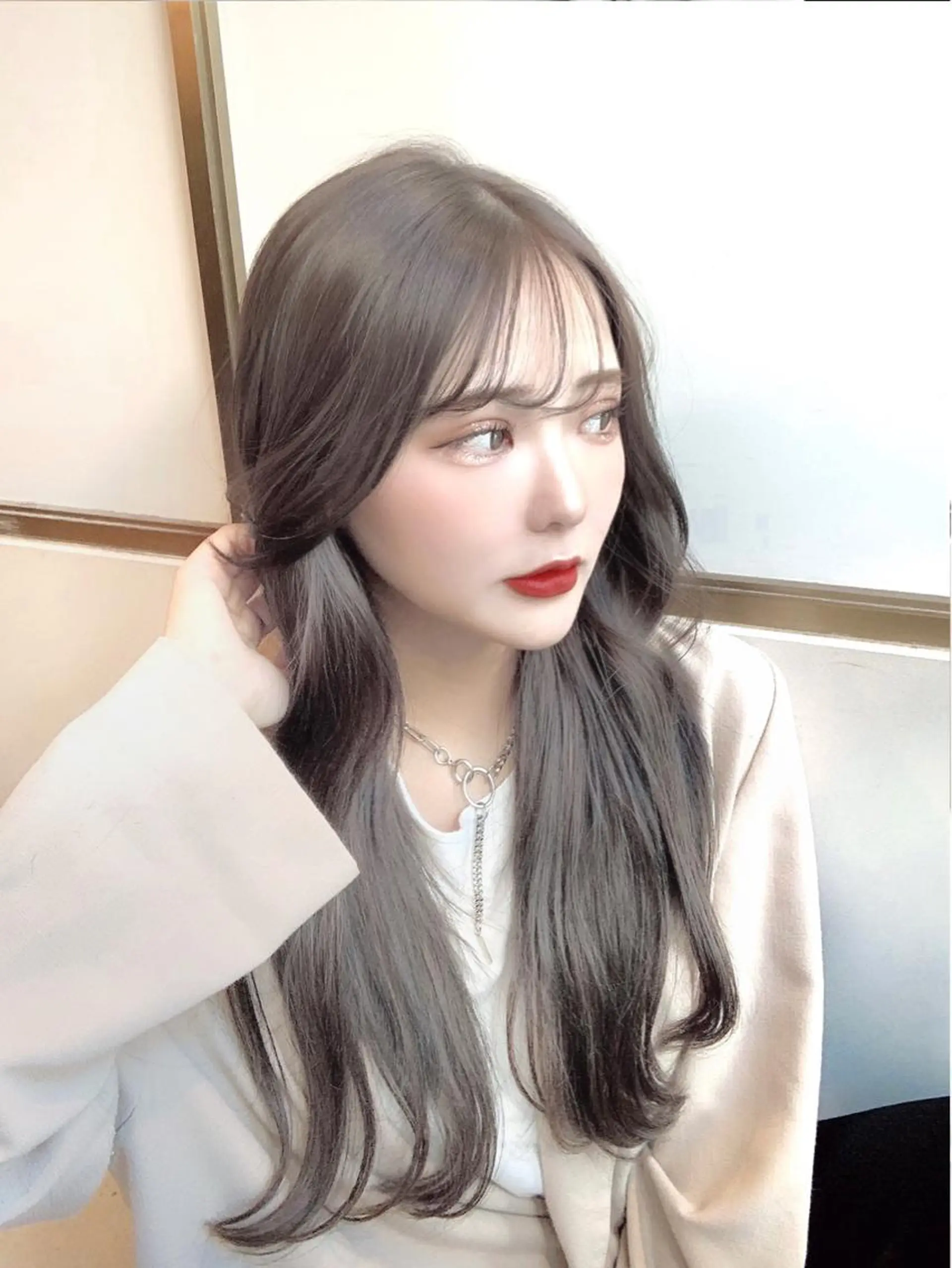 ロング カラー アディクシーカラー ベージュカラー 透明感カラー イヤリングカラー グレージュ 顔周り特化/韓国ヘア /レイヤー/吉野幸大のヘアスタイル