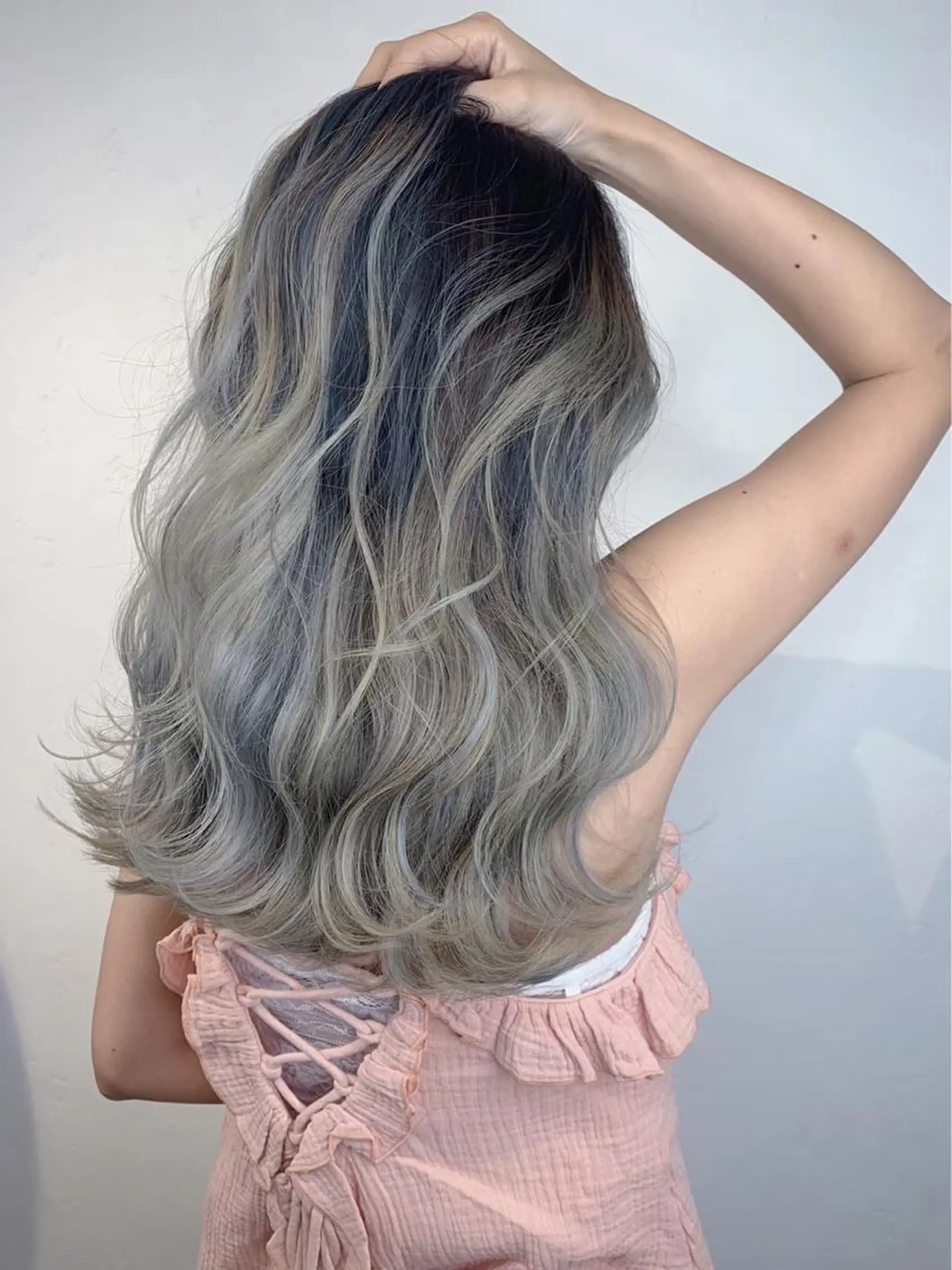 セミロング カラー _WHITE＋ 南海難波店のヘアスタイル