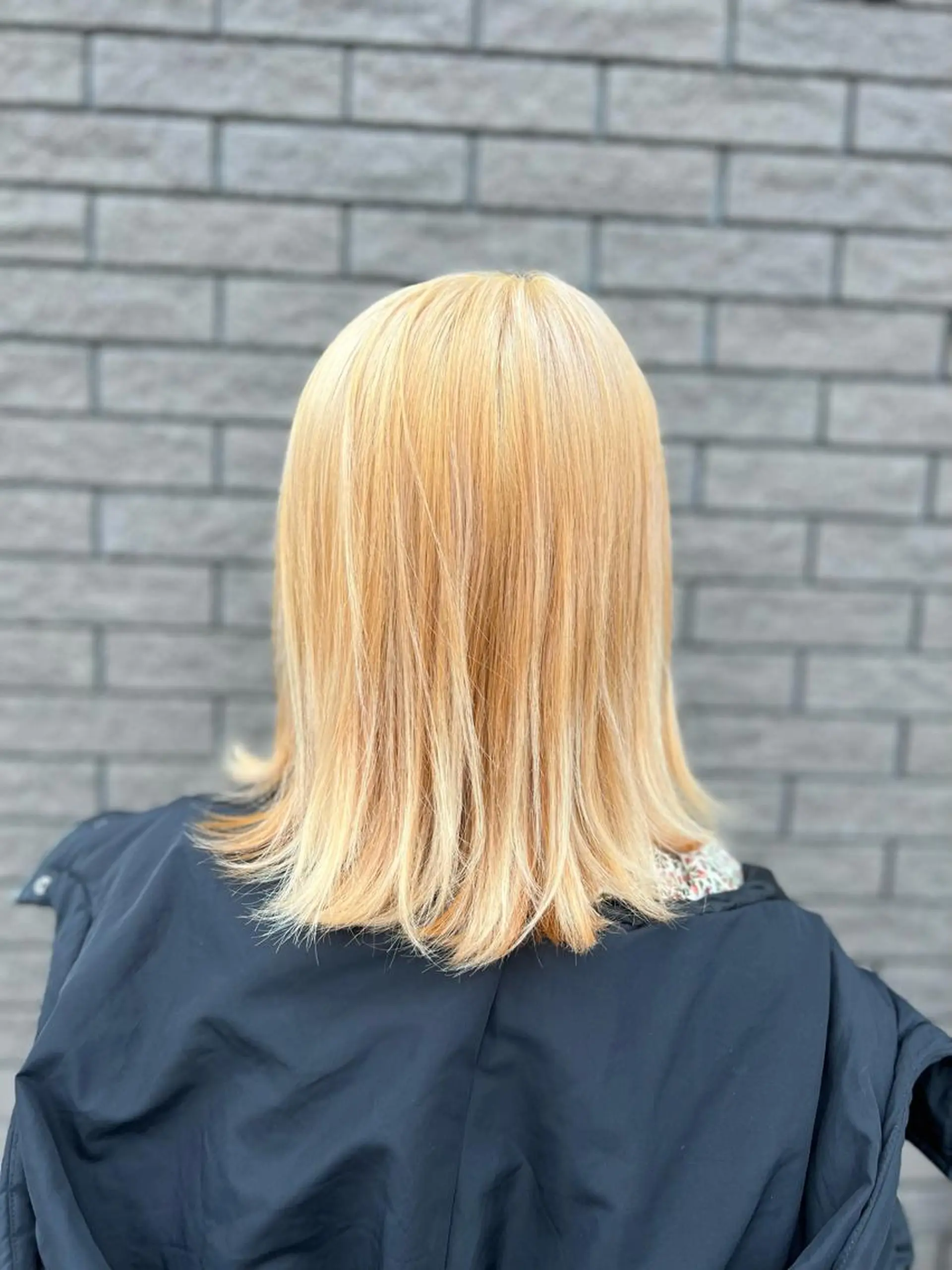 ミディアム カラー ベージュカラー ミルクティーベージュ 美容室Class所属・🐰ハイトーンカラー 畠山　渡🐰のヘアスタイル