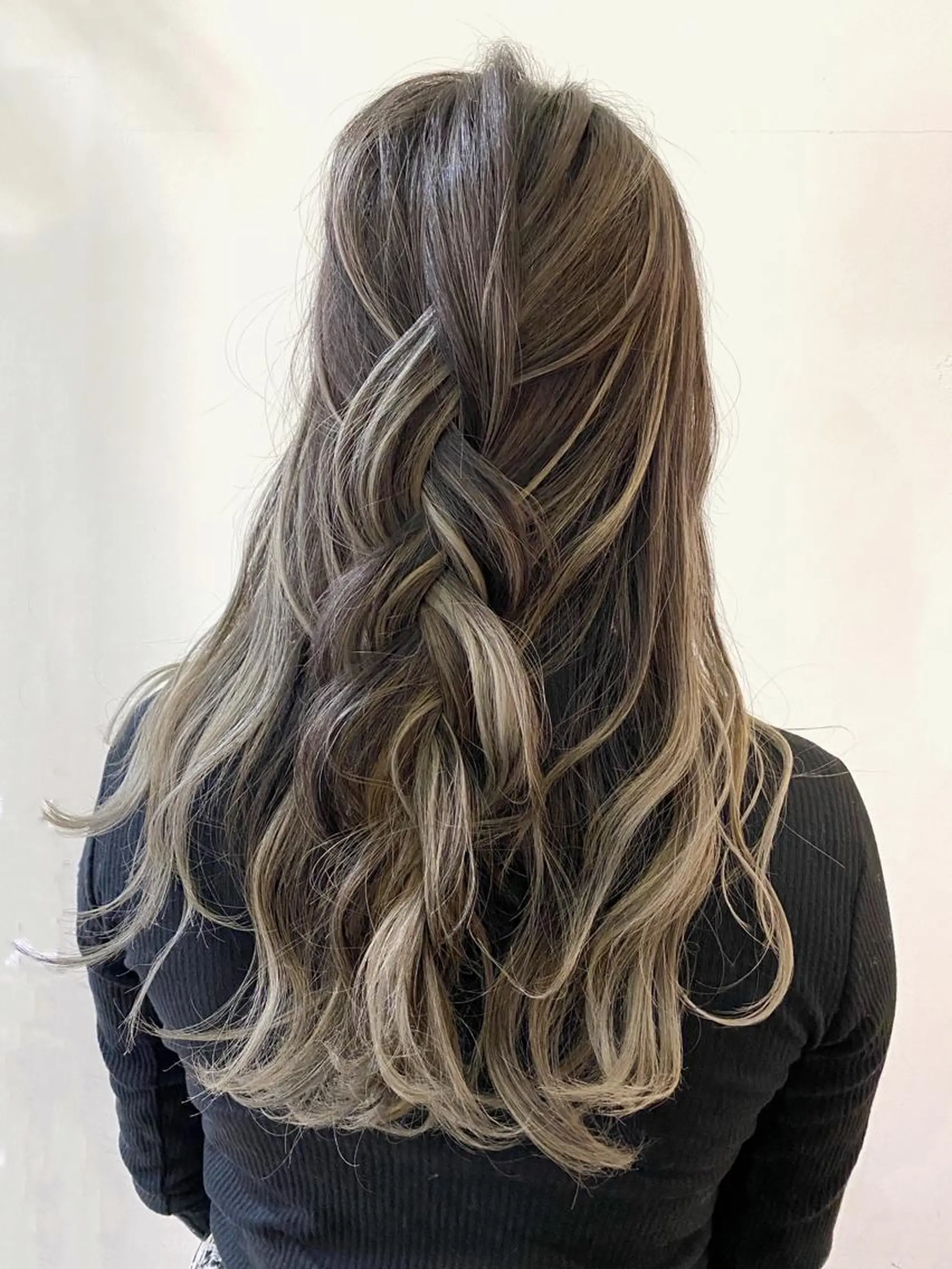 ロング カラー ヘアカラー トリートメント 服部 樹季のヘアスタイル