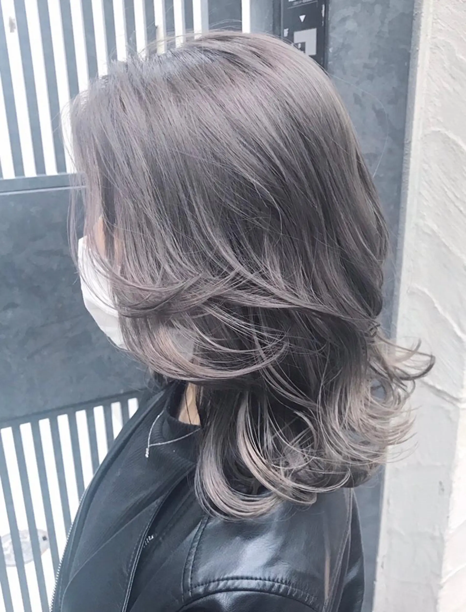 セミロング カラー 透明感カラー グレージュ レイヤー＆ブリーチ 職人✂︎藤澤一成😊のヘアスタイル