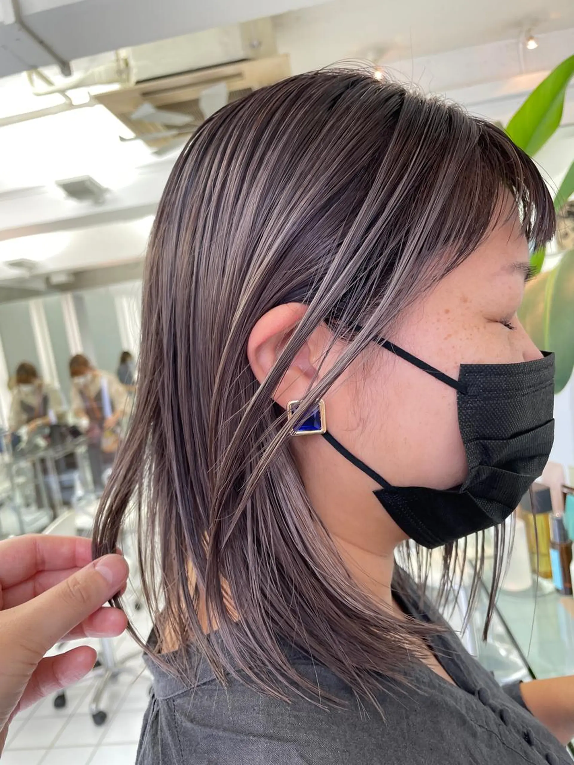 ミディアム カラー バレイヤージュ ブリーチ レイヤーカット カット ヘアカラー トリートメント HEADS  ex所属・HEADS ex市川 ママ美容師ARISAのヘアスタイル