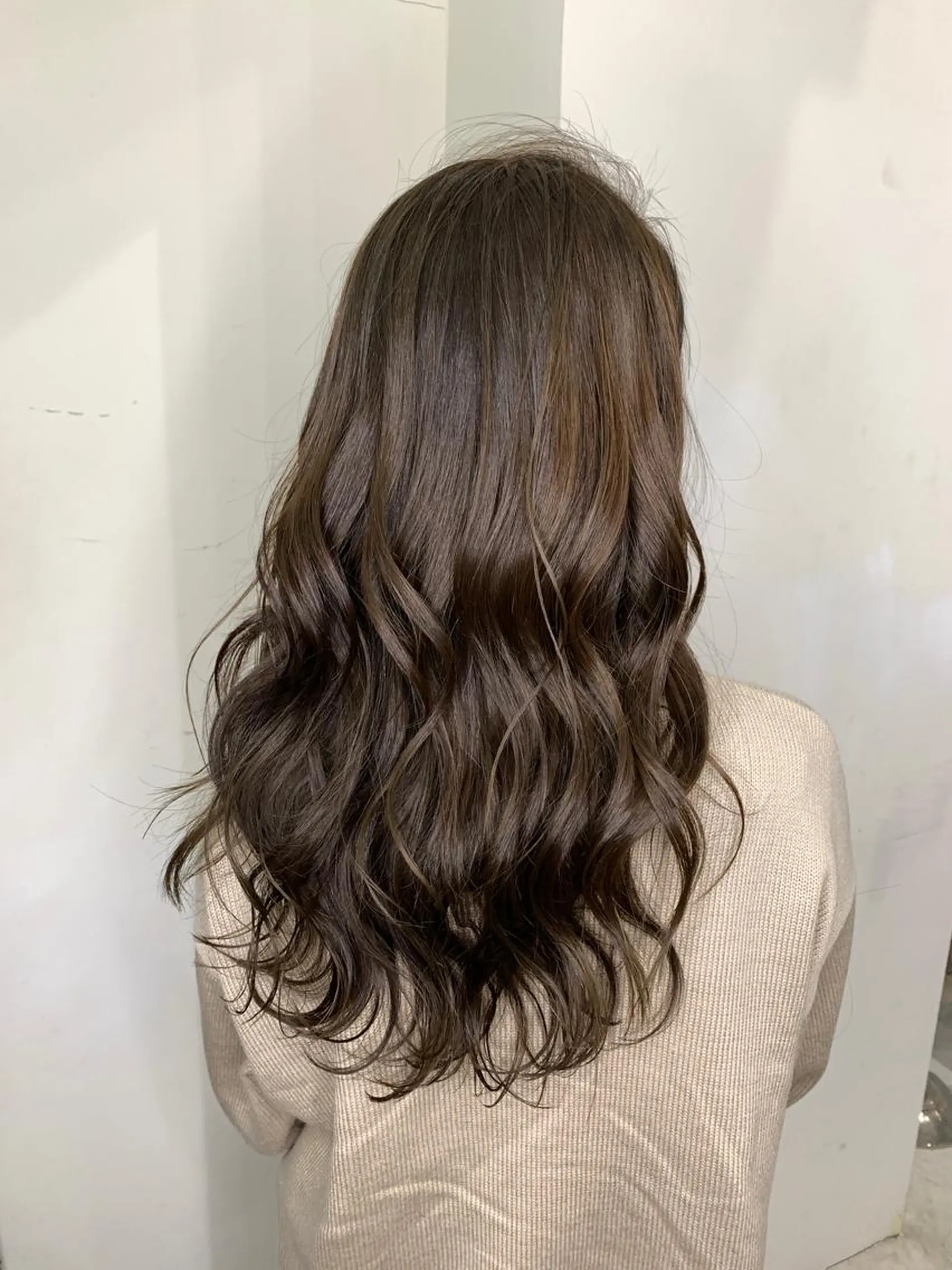 ロング カラー グレージュ カーキグレージュ エクステ（レミー毛） NINEのヘアスタイル