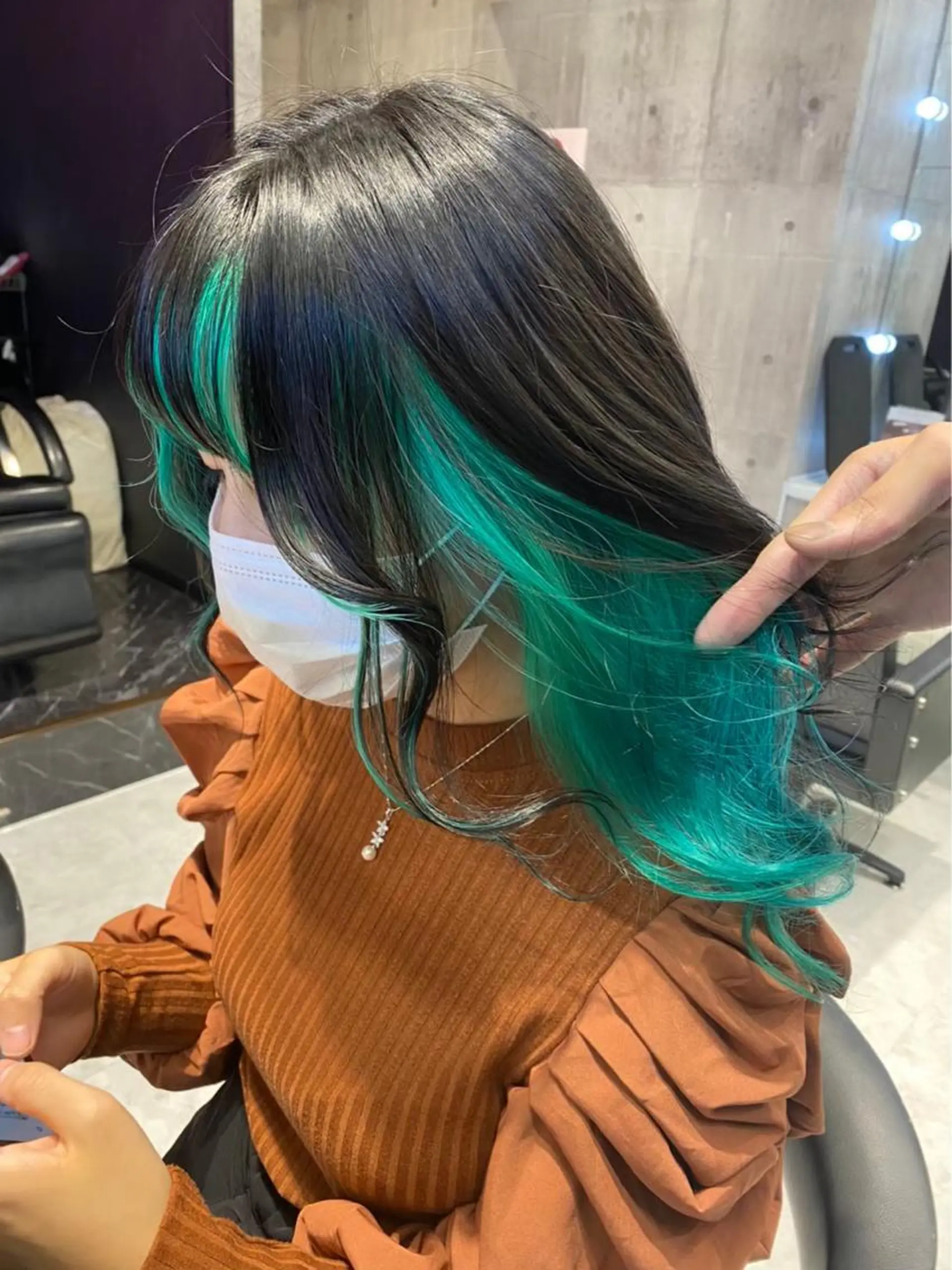 ロング カラー ブリーチ イヤリングカラー ハイトーンカラー インナーカラー 👻個性派/透明感 /栄/misaのヘアスタイル
