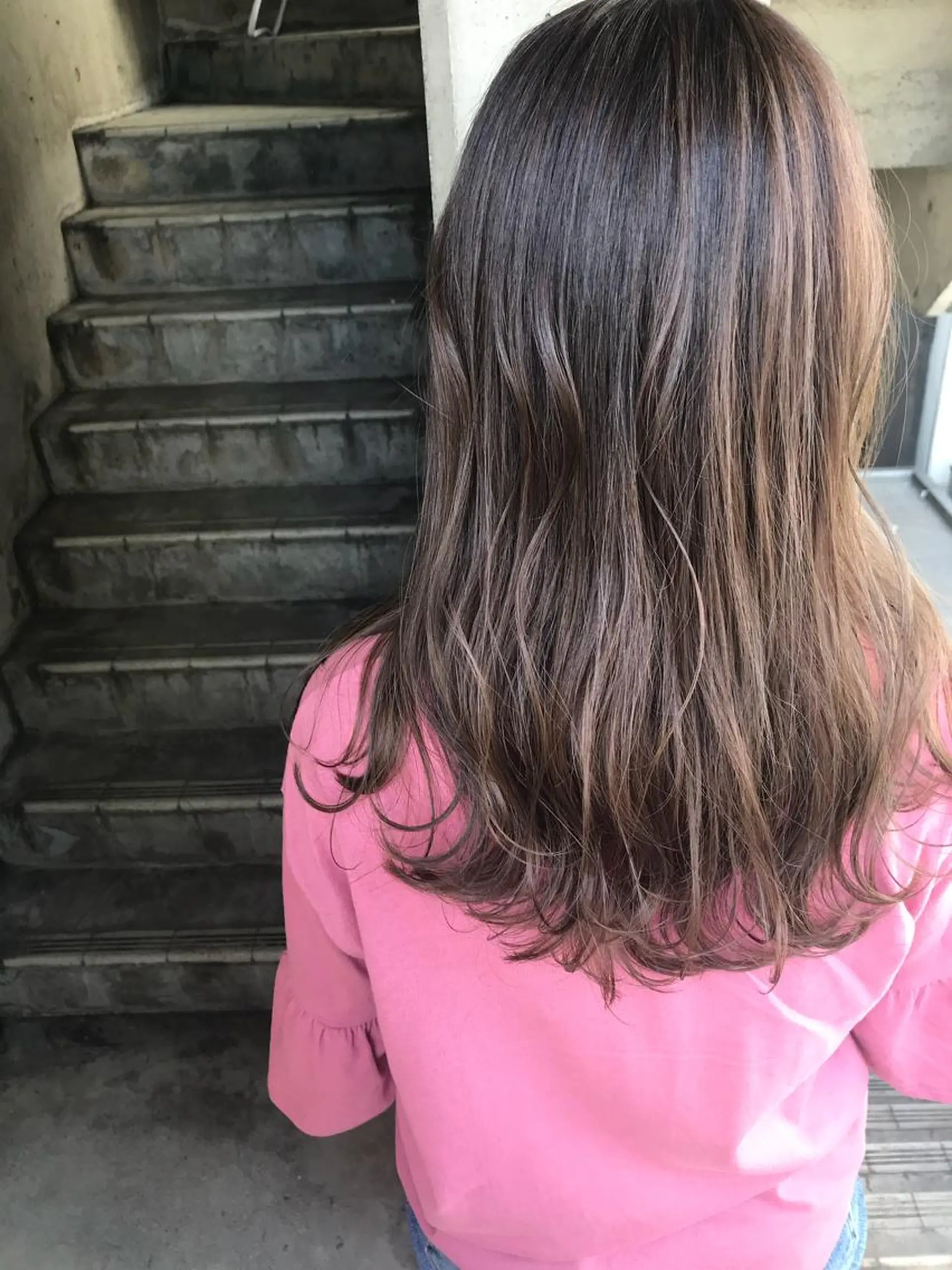 ロング カラー グレージュ ヘアカラー トリートメント 成松 勇治のヘアスタイル