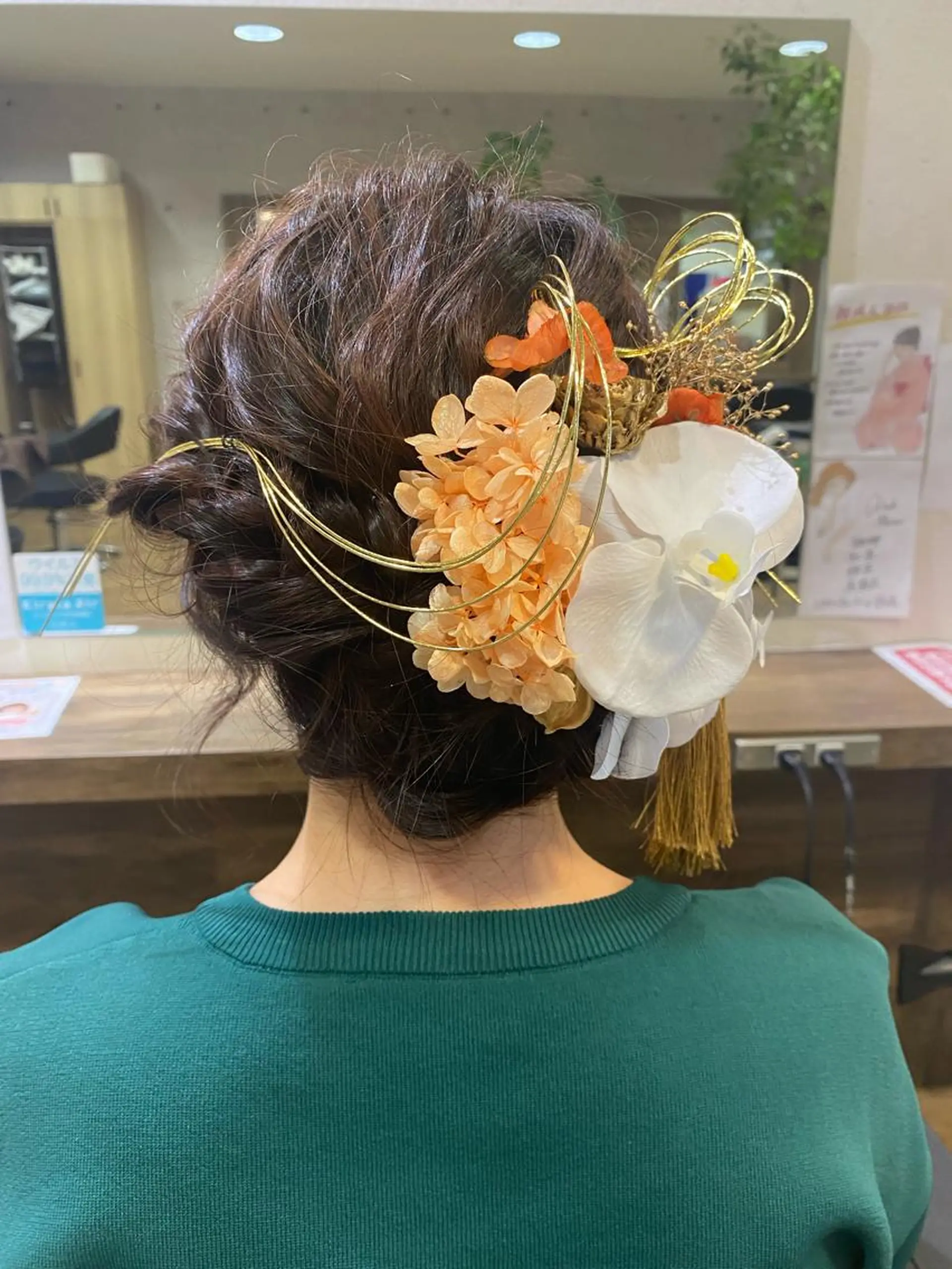 ロング ヘアアレンジ 卒業式のヘアスタイル 千葉ハイトーンカラー KASUMIのヘアスタイル