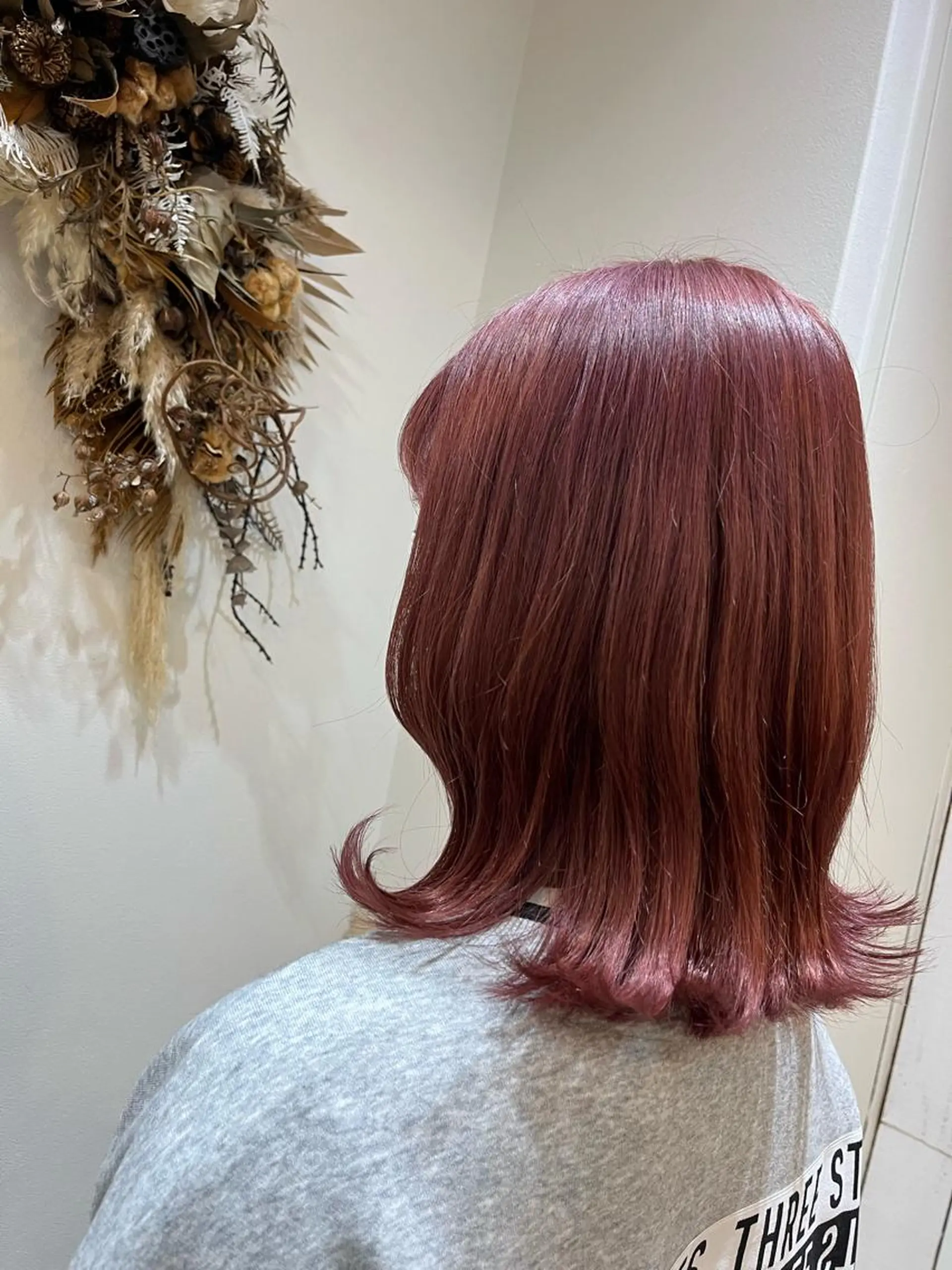 セミロング カラー ベージュカラー ブリーチ ピンクカラー ピンクベージュ 松本 玲菜のヘアスタイル