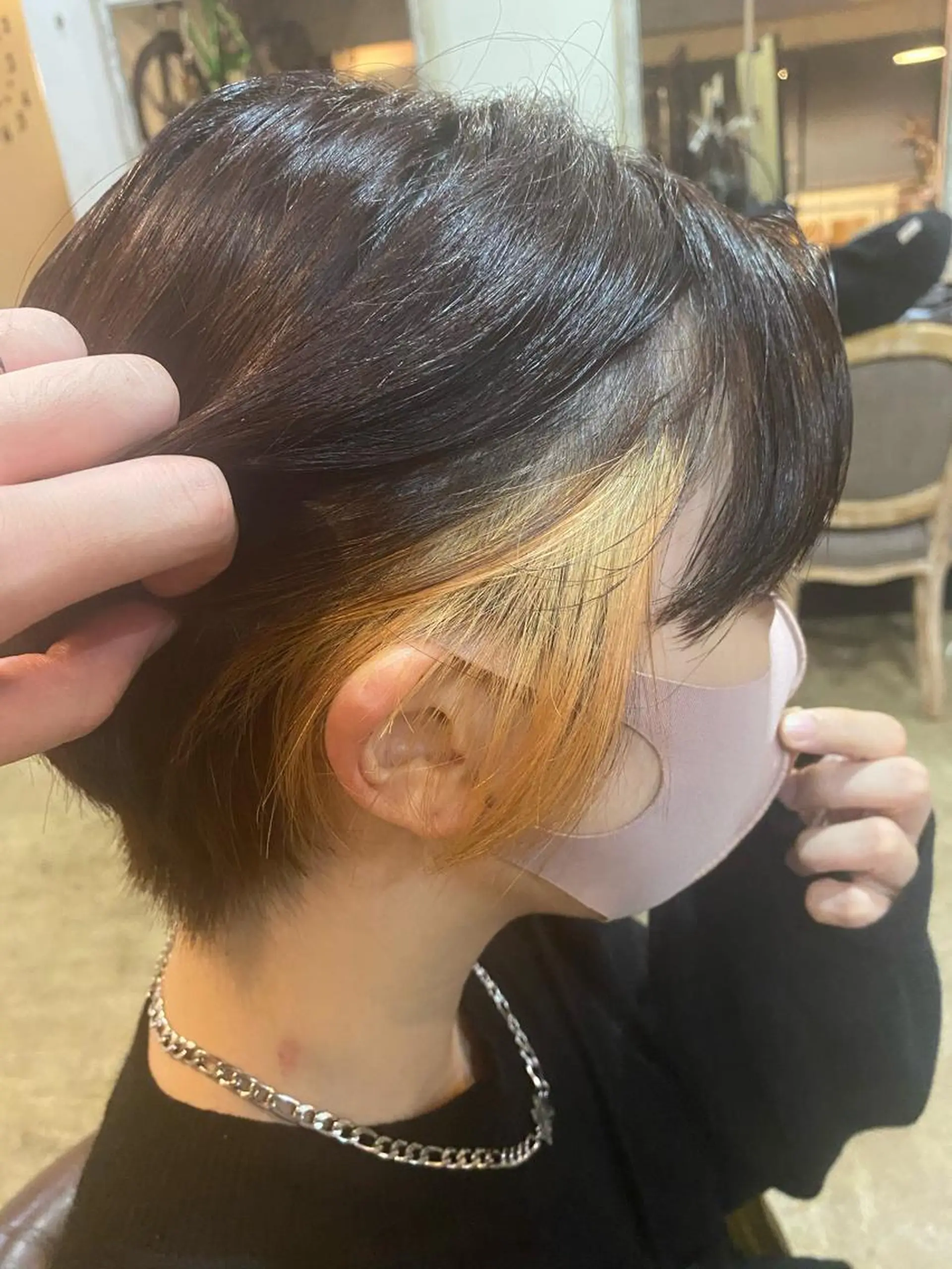 カラー イヤリングカラー isuta 岡本のヘアスタイル