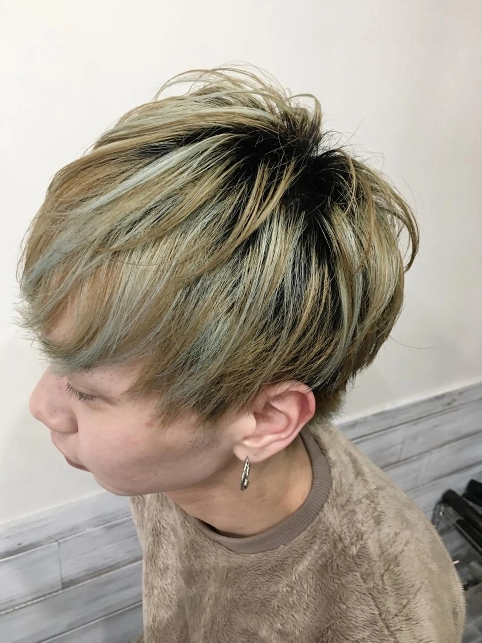 ショート カラー メンズ メンズハイライト ハイライトカラー ハイライト カット パーマ トリートメント カラー特化サロン大阪 ルービック江坂/新城のヘアスタイル