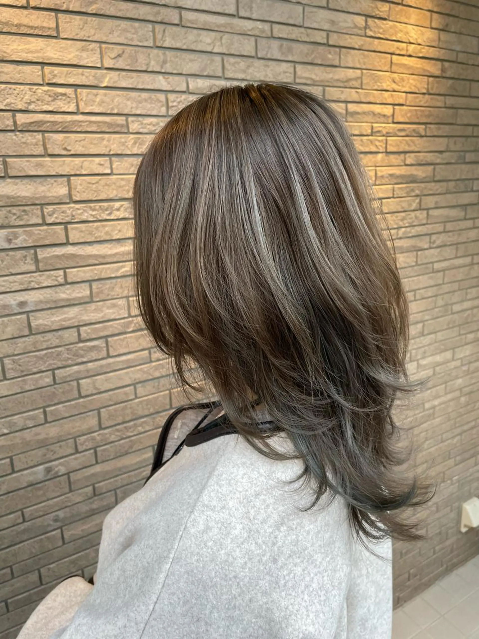 セミロング カラー ハイライトカラー ハイレイヤー ハイライト レイヤーカット 中嶋 ナカジマのヘアスタイル