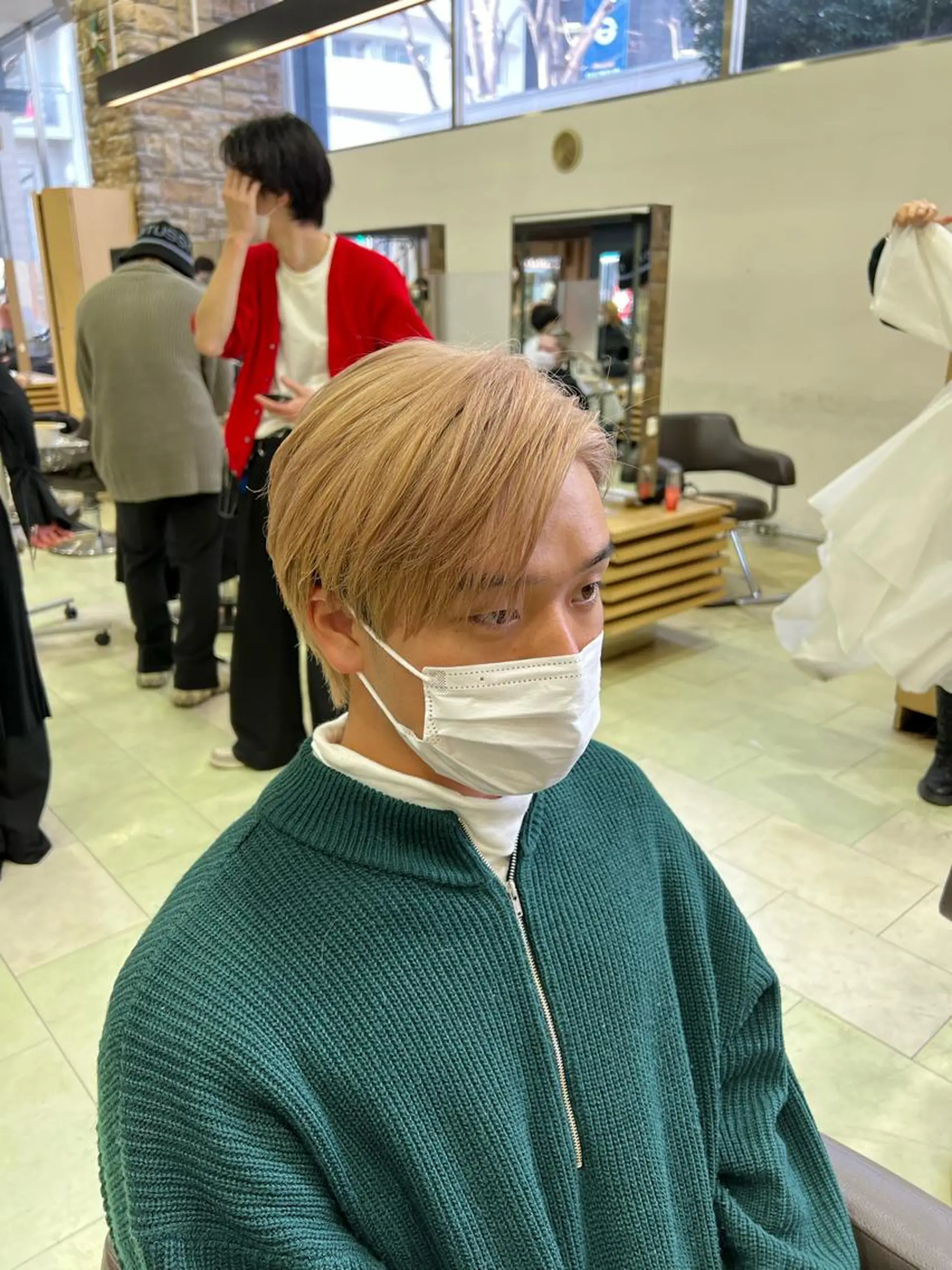 ショート カラー パーマ メンズ アイブロウ カット ヘアカラー ダウンパーマ🇰🇷 毛流れパーマ【かな】のヘアスタイル