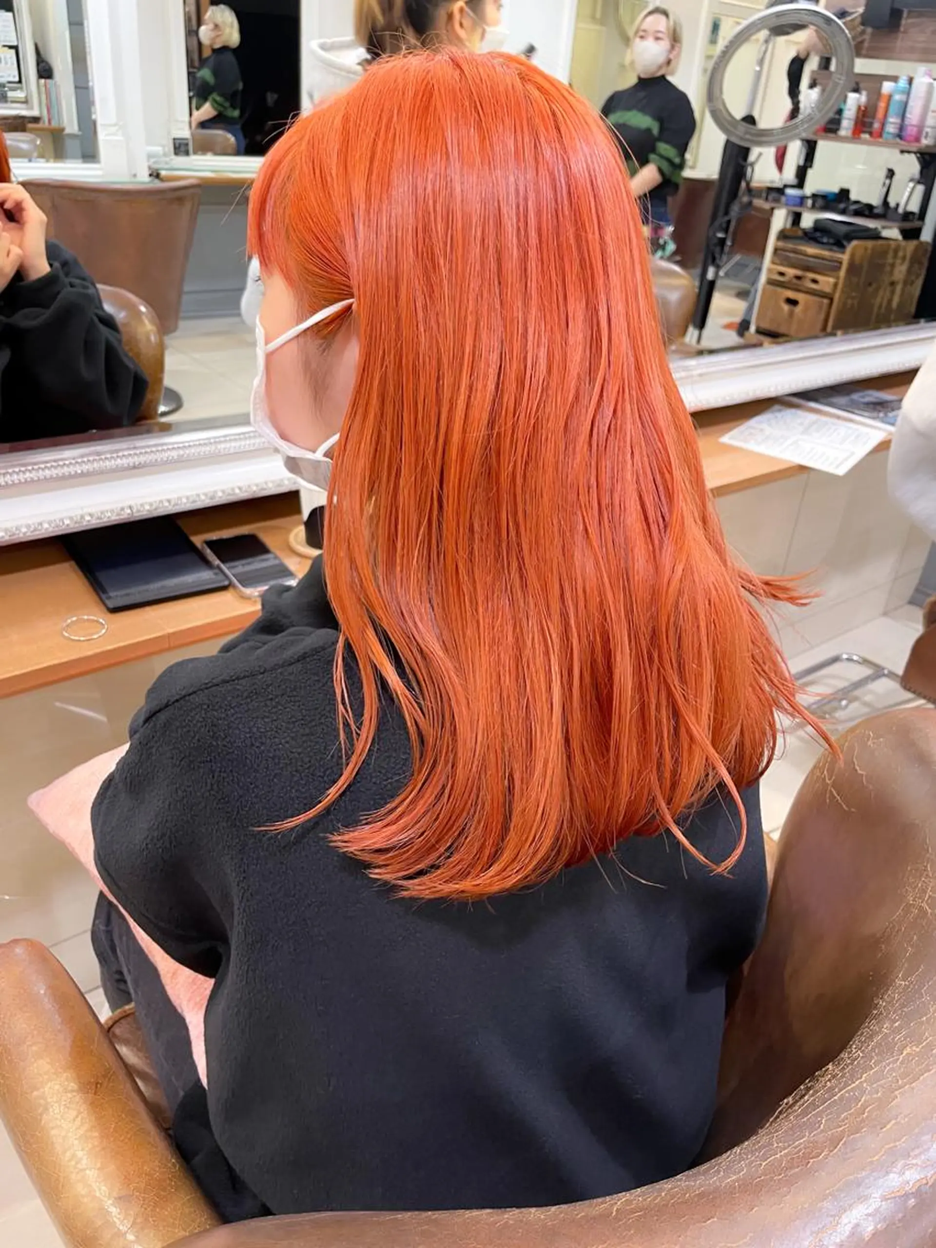 セミロング カラー ダブルカラー オレンジ オレンジレッド レッドカラー ヘアカラー ✨カラー支持No.1 🧸ワキ カナコ🧸のヘアスタイル