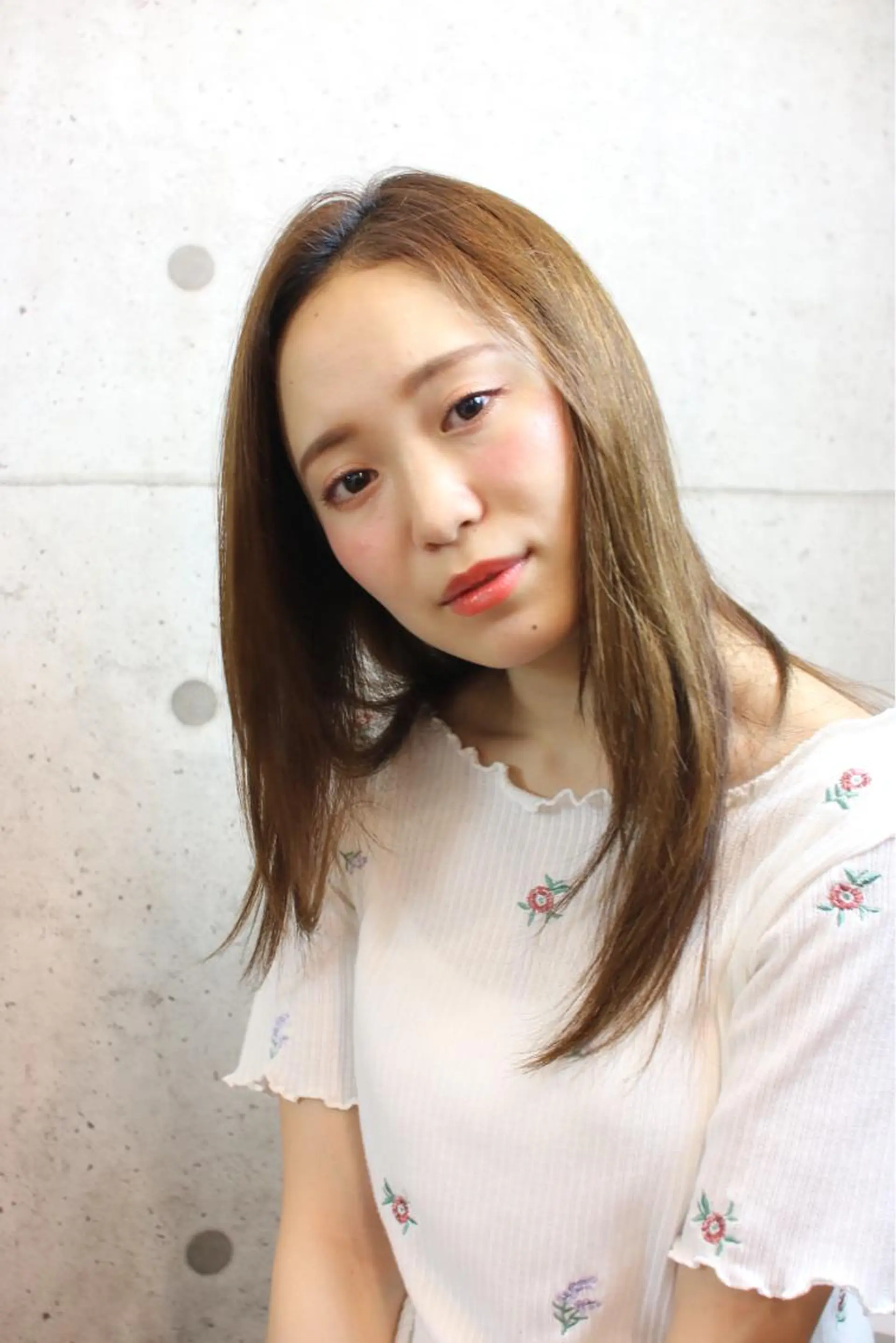 ロング カラー ベージュカラー カット ヘアカラー トリートメント 川野 賢のヘアスタイル