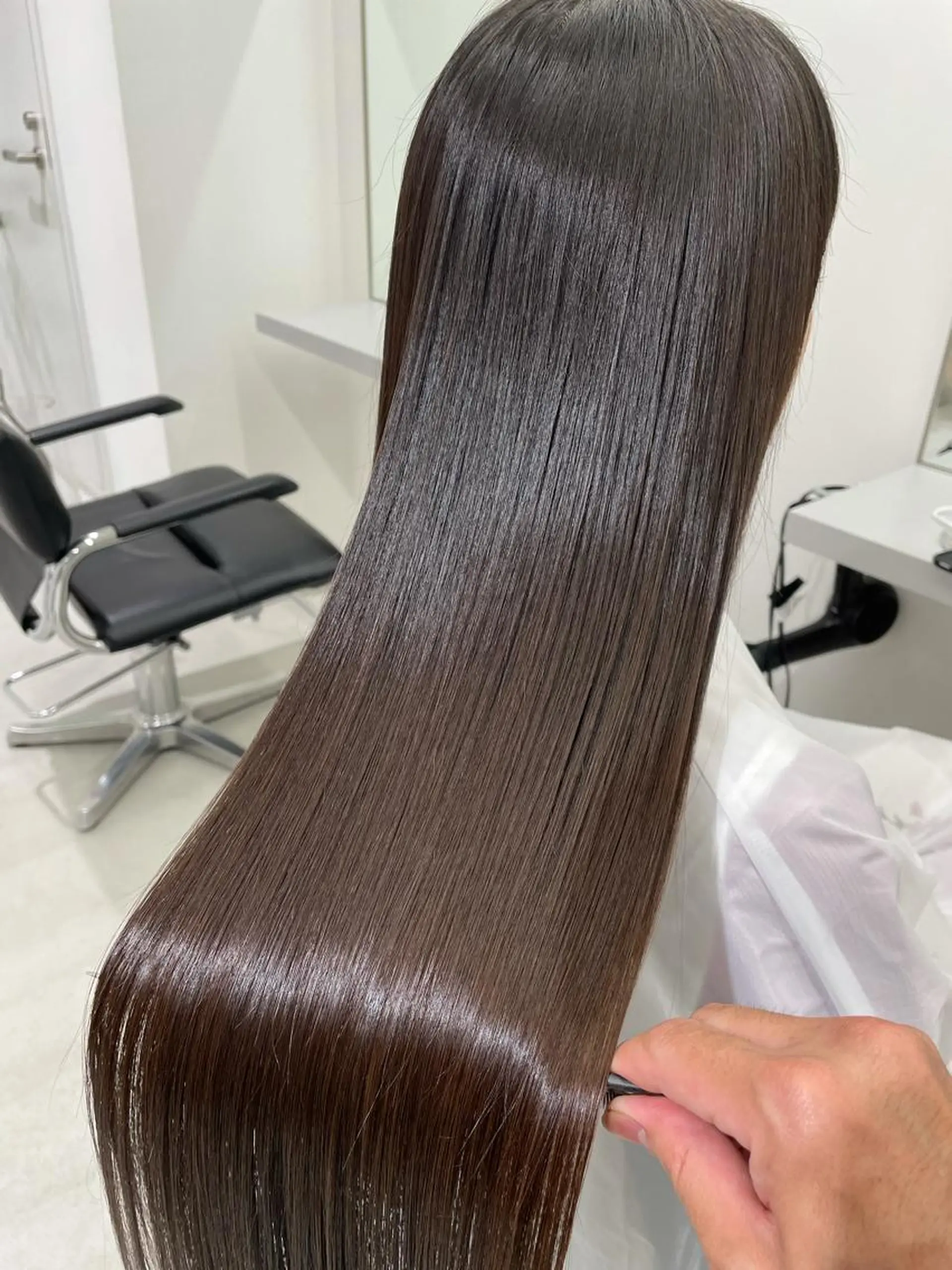 ロング ボブ ハイライト 髪質改善 レイヤーカット 縮毛矯正 ito. ブリーチ/髪質改善のヘアスタイル