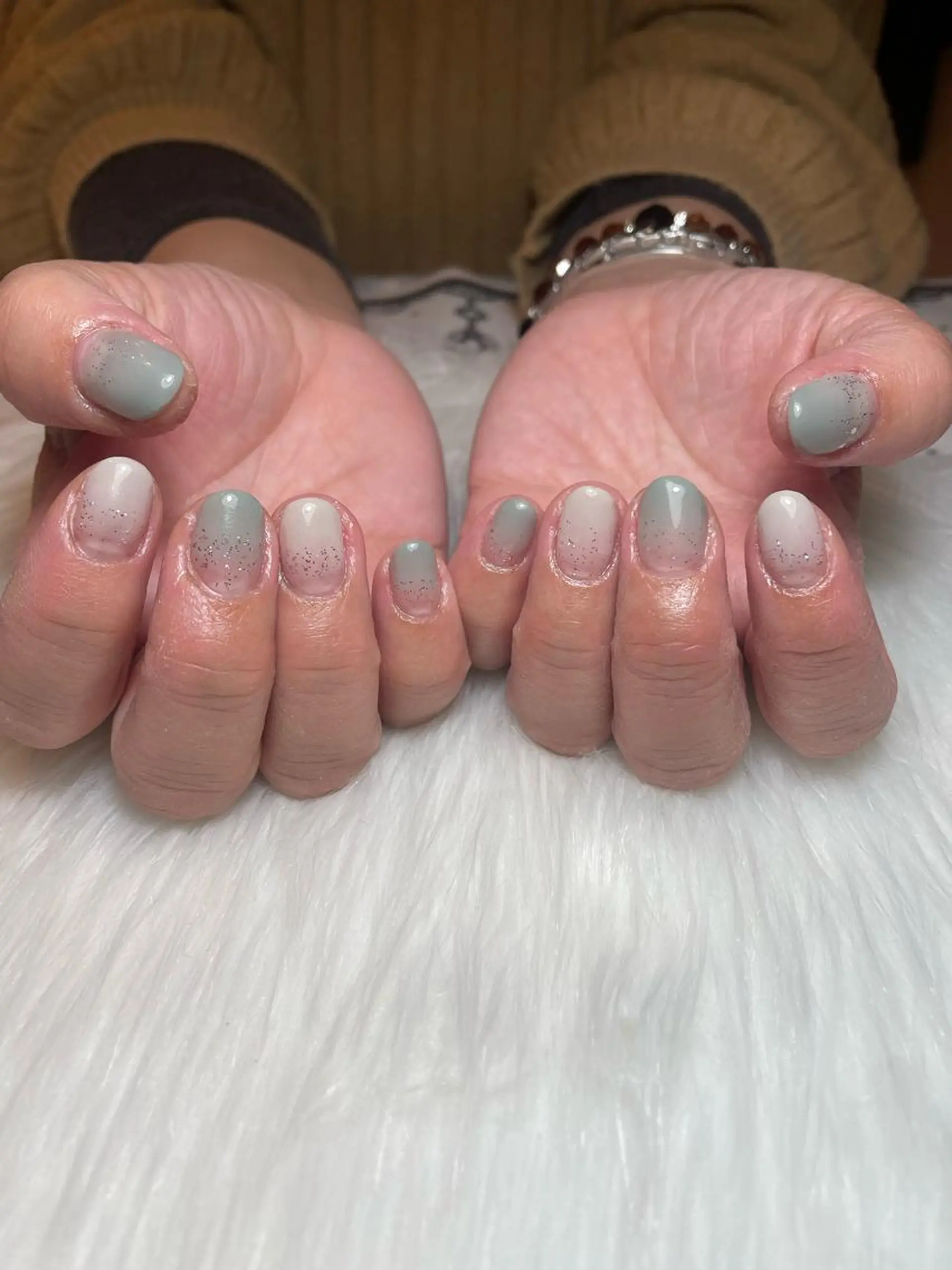 ネイル グラデーション 大袋駅東口徒歩2分 alivioのネイルデザイン