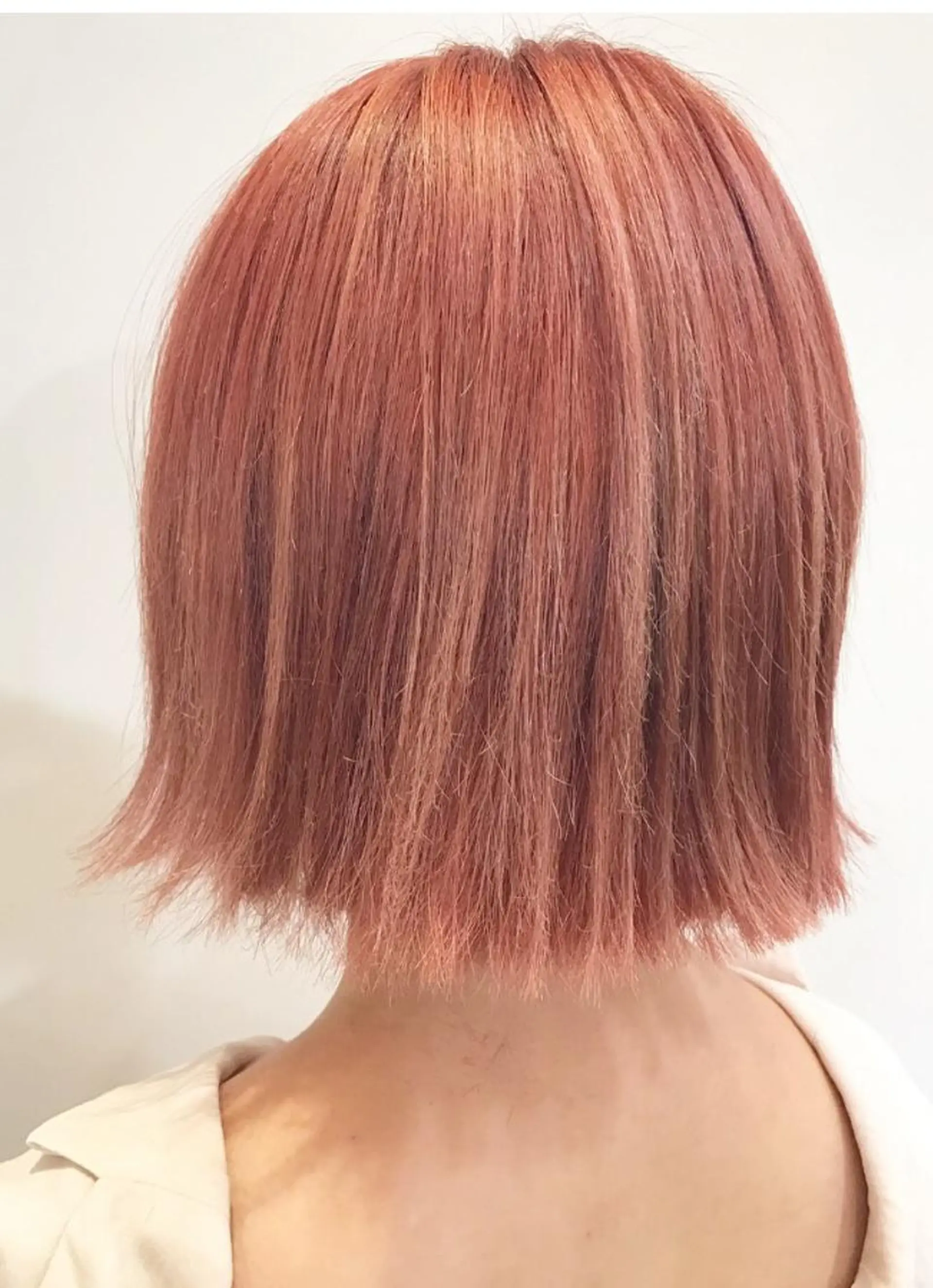 ミディアム カラー ピンクカラー 坂田 友梨奈のヘアスタイル