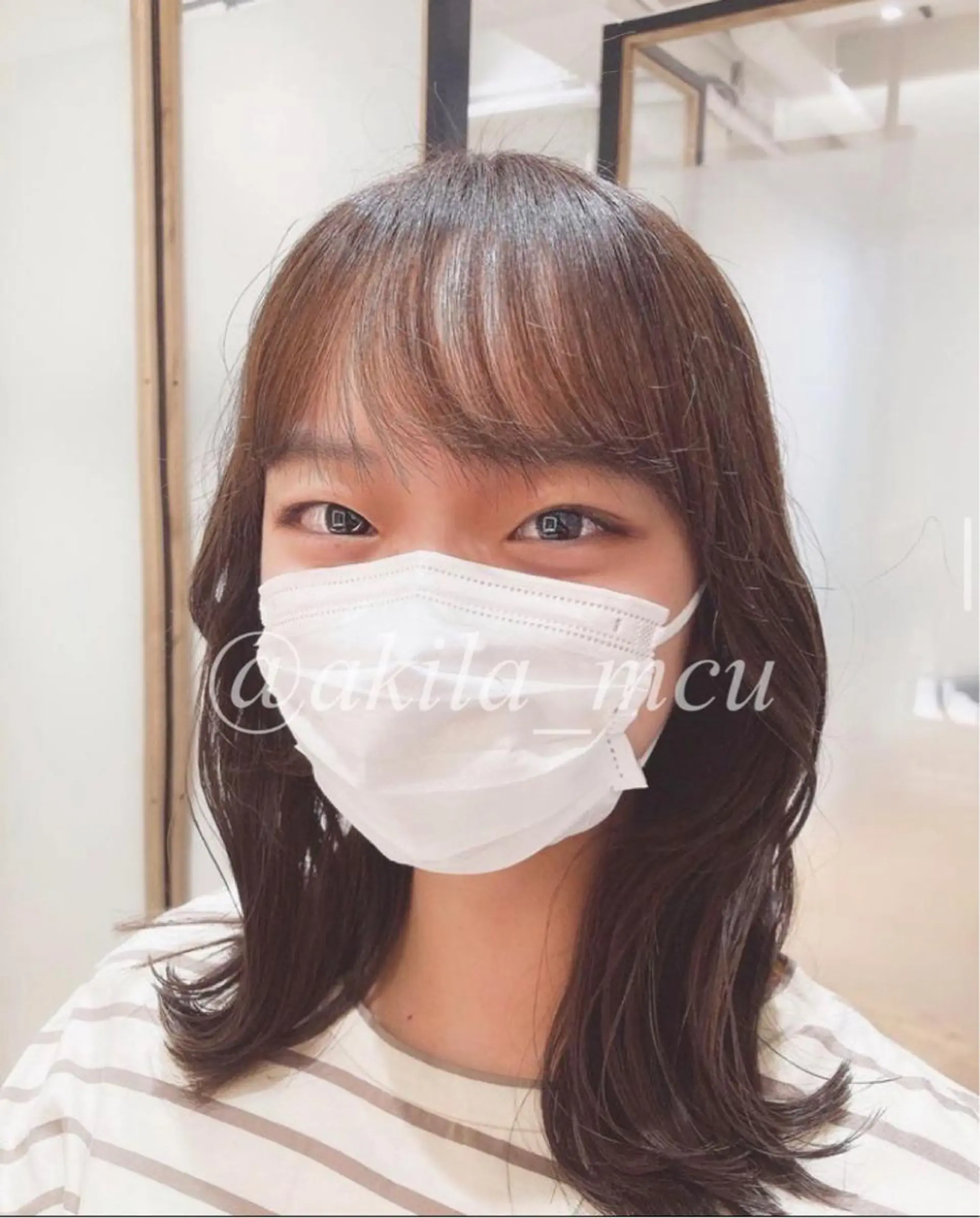 ミディアム カラー ヘアアレンジ 透明感カラー くびれヘア 韓国風ヘア シースルーバング 外ハネヘア エグチ アキラのヘアスタイル