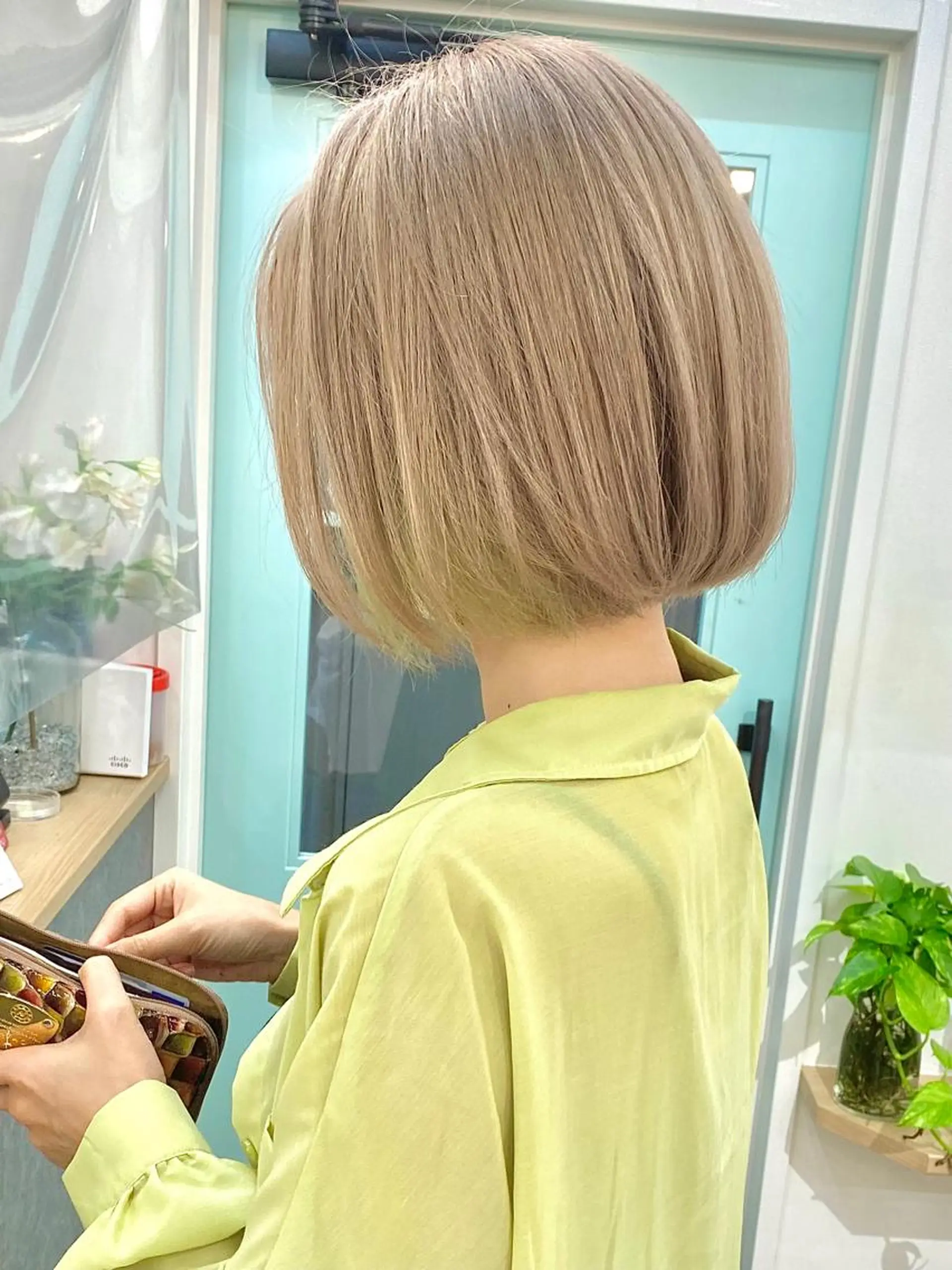 ミディアム カラー ベージュカラー ホワイトベージュ カット ヘアカラー トリートメント ヘアセット 💘カラー特化美容師 尾崎拓己のヘアスタイル