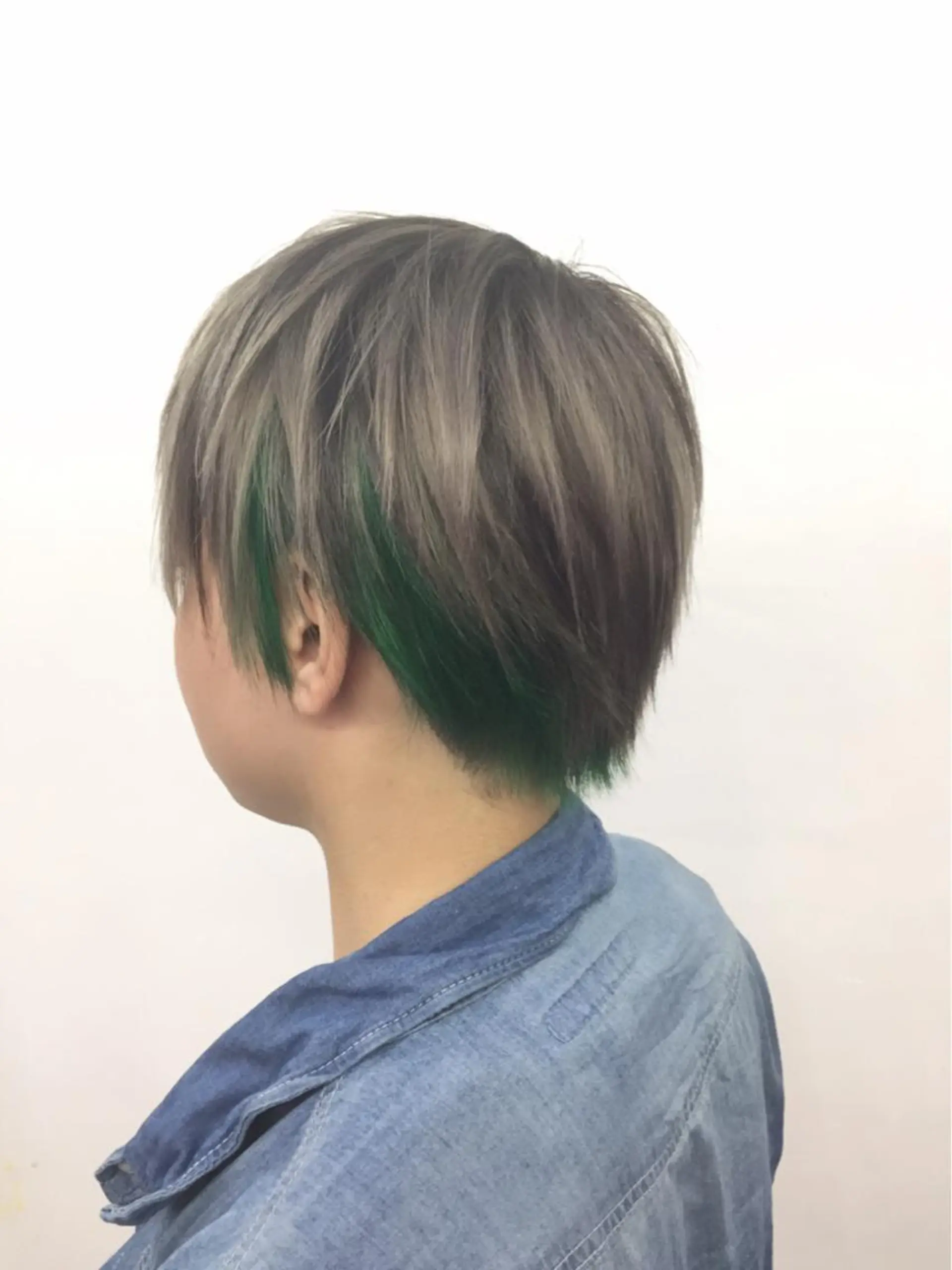 ショート カラー ブリーチ メッシュ ヘアカラー 今泉 周のヘアスタイル