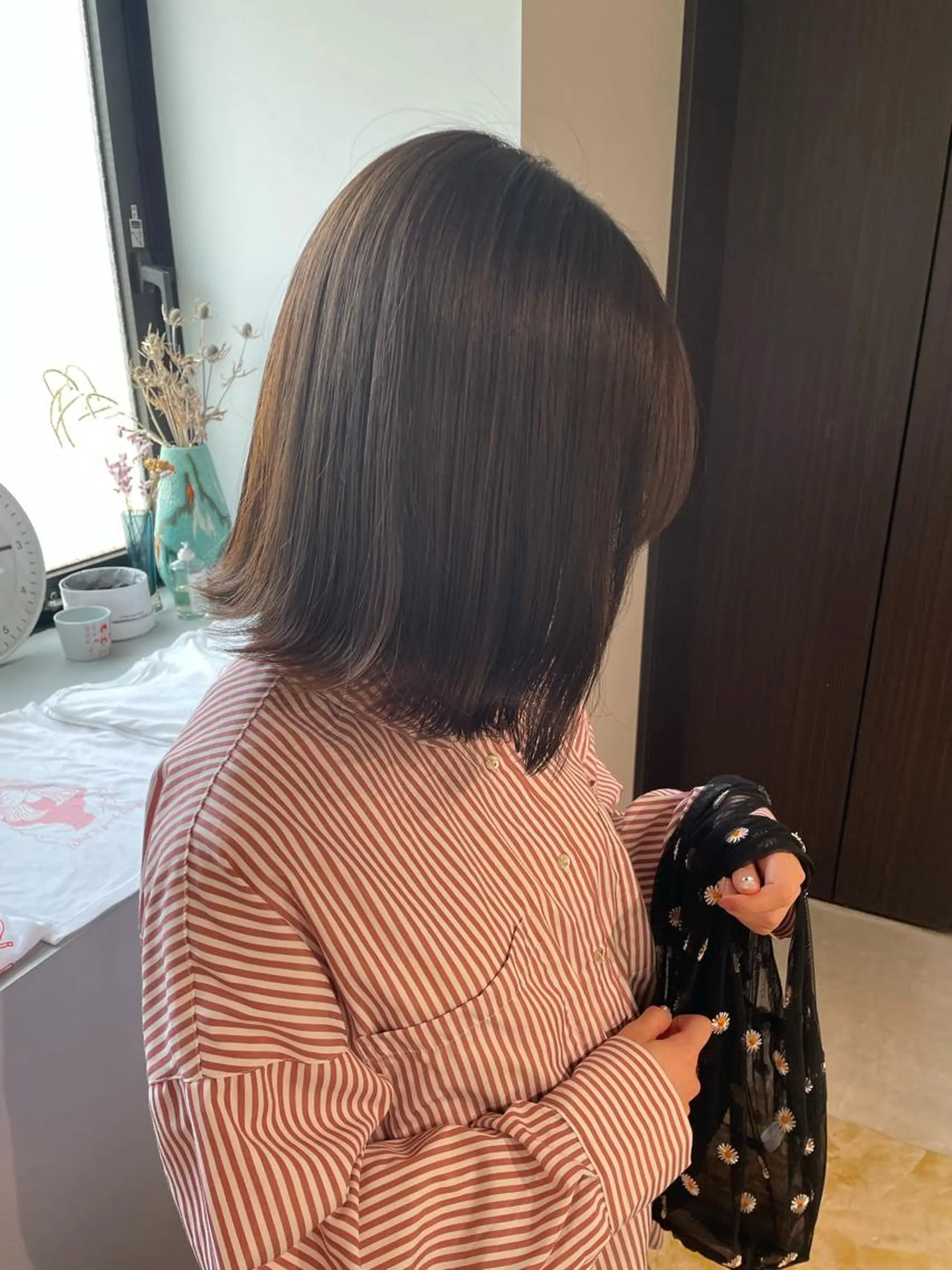 ミディアム カラー ヘアカラー トリートメント MIU/ルーツカラー ボブ/顔周りレイヤーのヘアスタイル