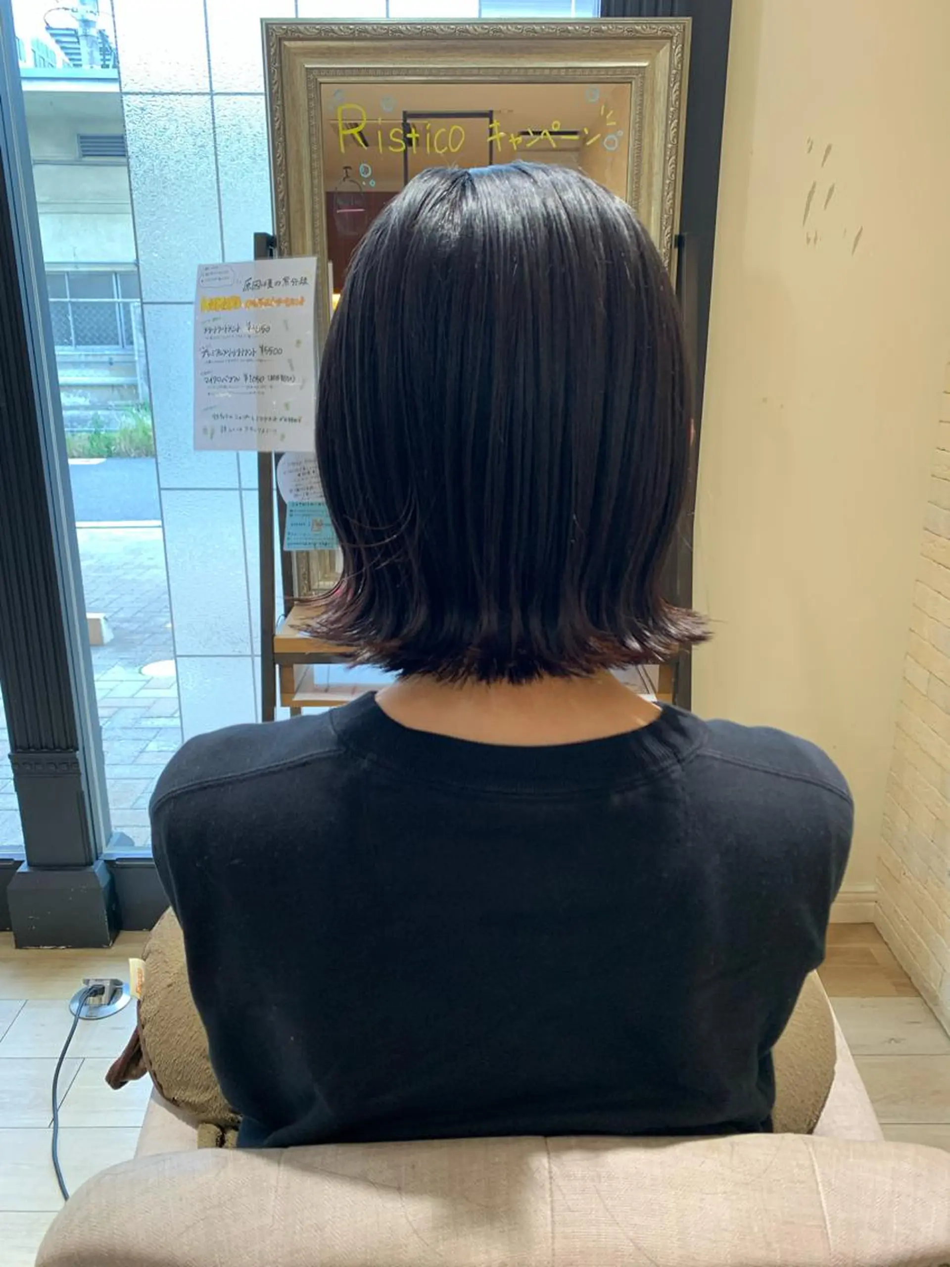 ミディアム カラー ボブ 外ハネヘア カット トリートメント 上田 紗也のヘアスタイル