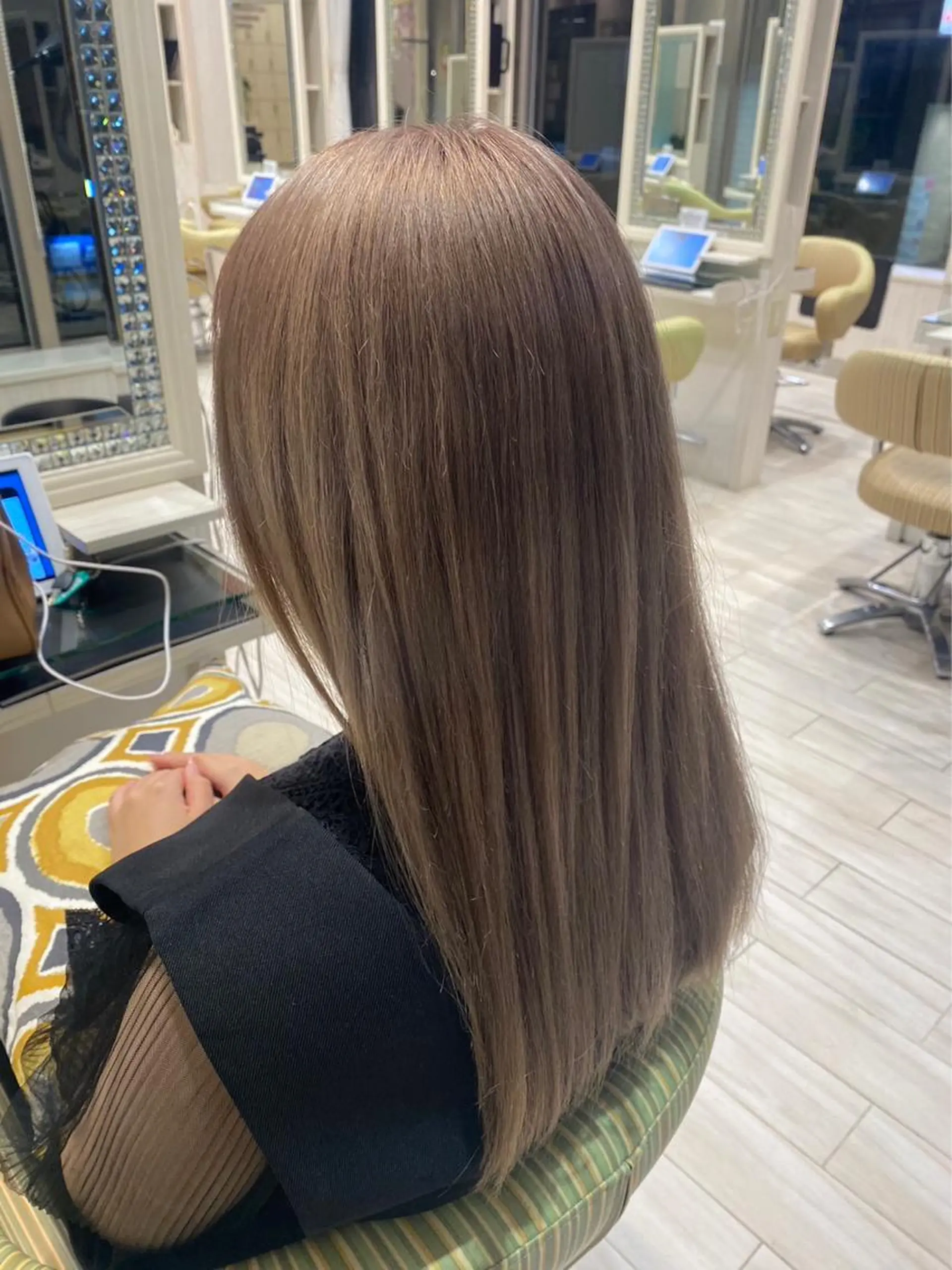 セミロング カラー カット ヘアカラー トリートメント ノンダメージサロンBonheur銀座並木通り店所属・ULTOWA/銀座 ERIのヘアスタイル