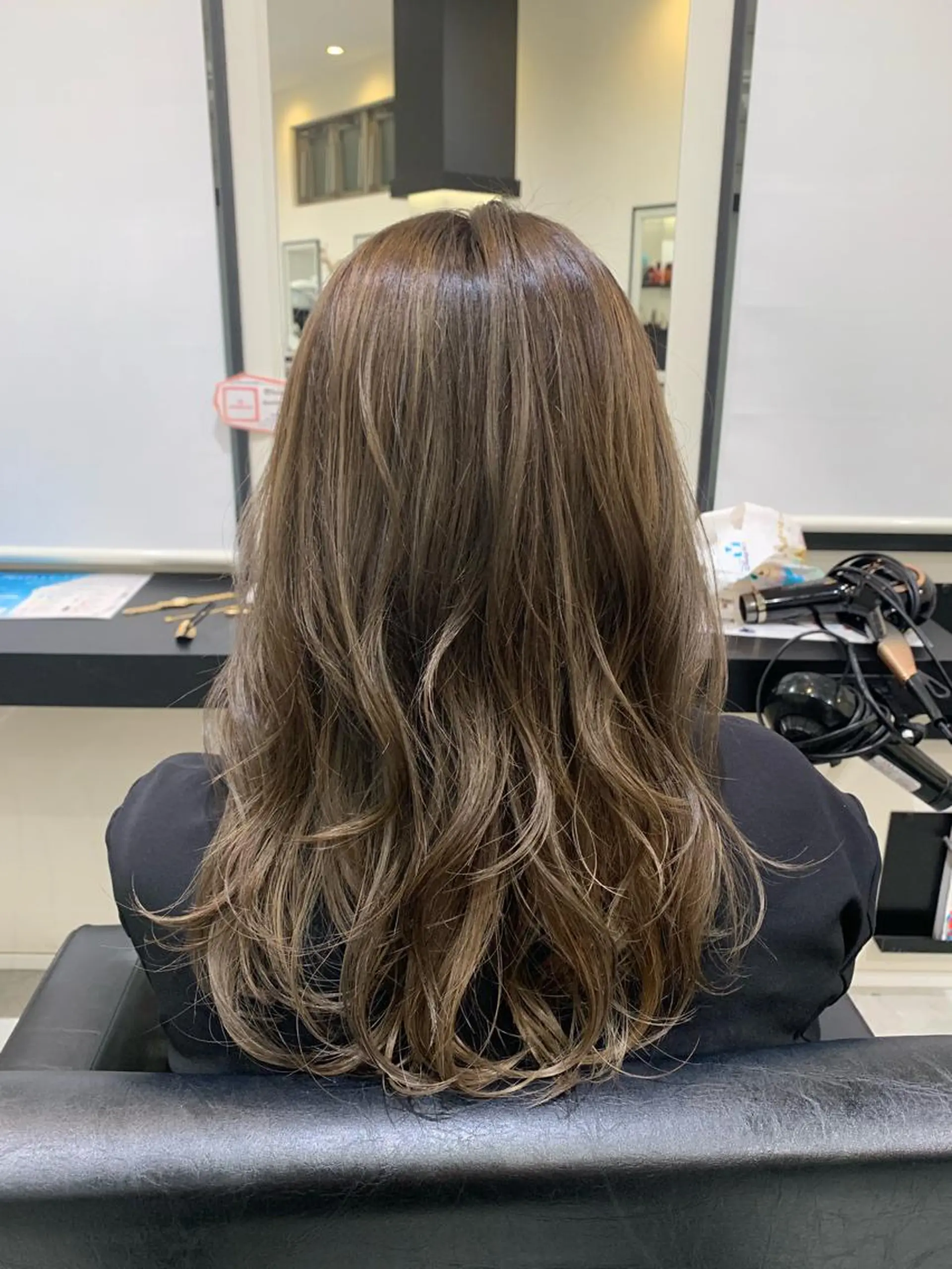 ロング カラー ベージュカラー グレージュ ハイライトカラー ハイライト カット ヘアカラー 喜友名 泉樹のヘアスタイル