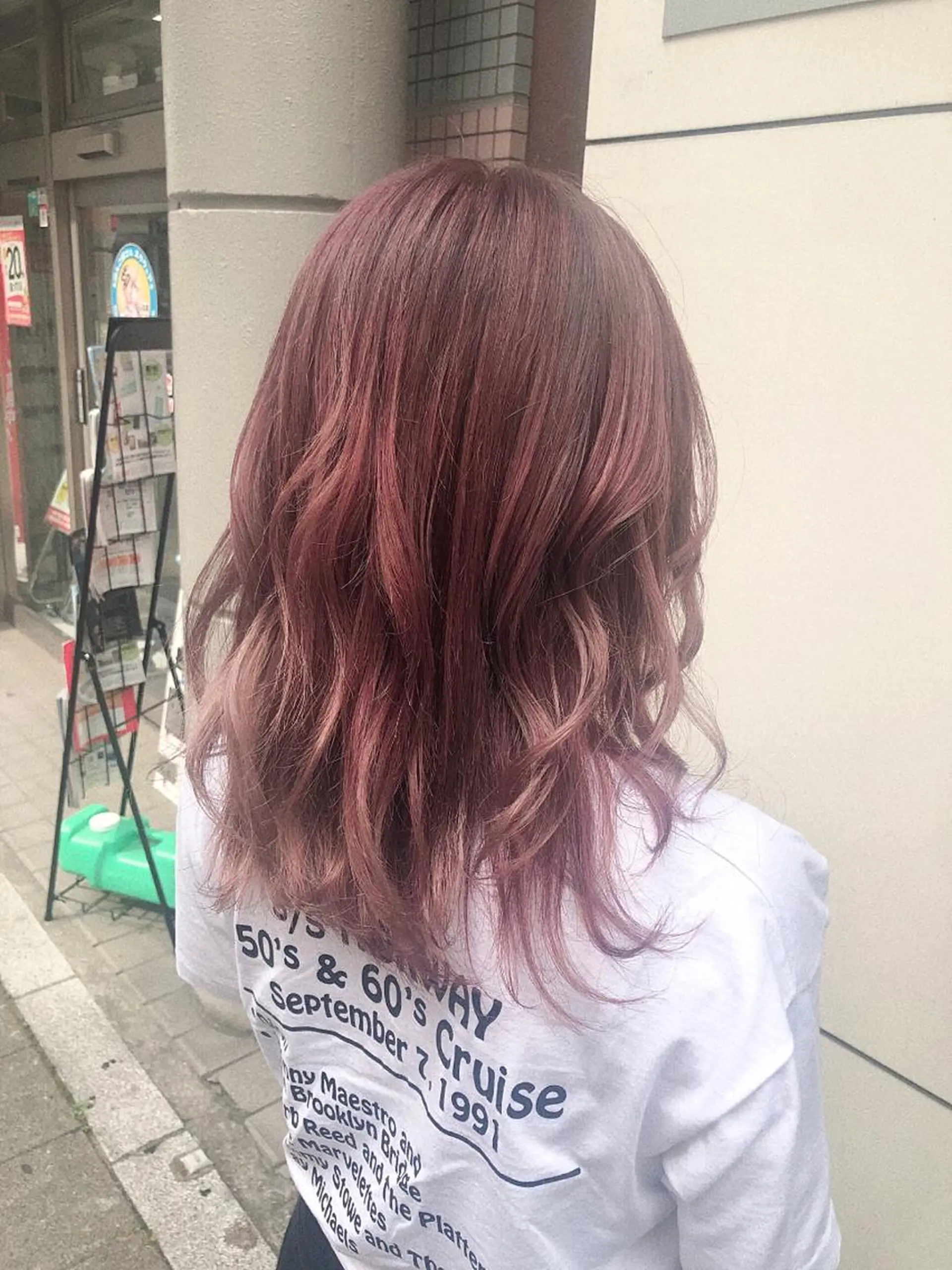 セミロング カラー ブリーチ ピンクカラー 艶髪モテヘア ♡tomimaのヘアスタイル