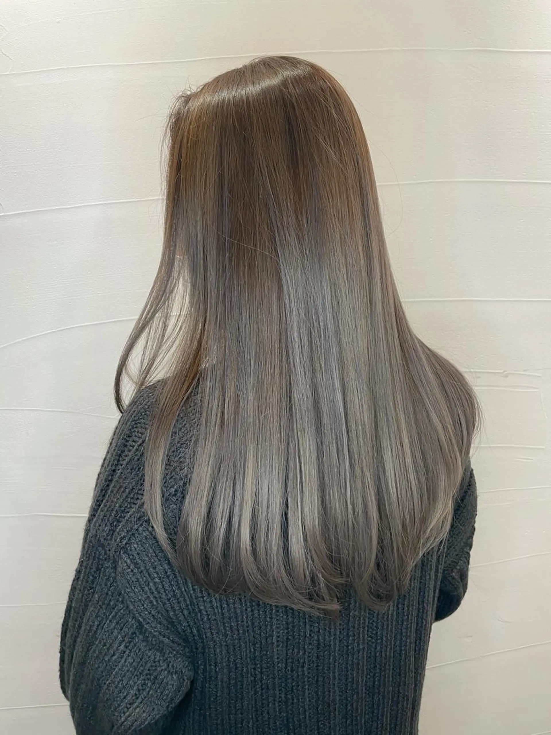 ロング カラー グレージュ ハイトーンカラー ハイトーングレージュ バレイヤージュカラー 特化美容師✨星皓太のヘアスタイル