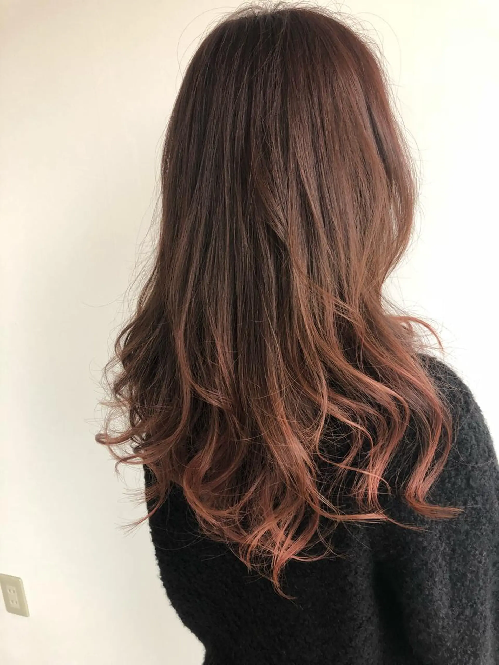 ロング AMELIE.（アメリ）所属・松浦 圭希のヘアスタイル
