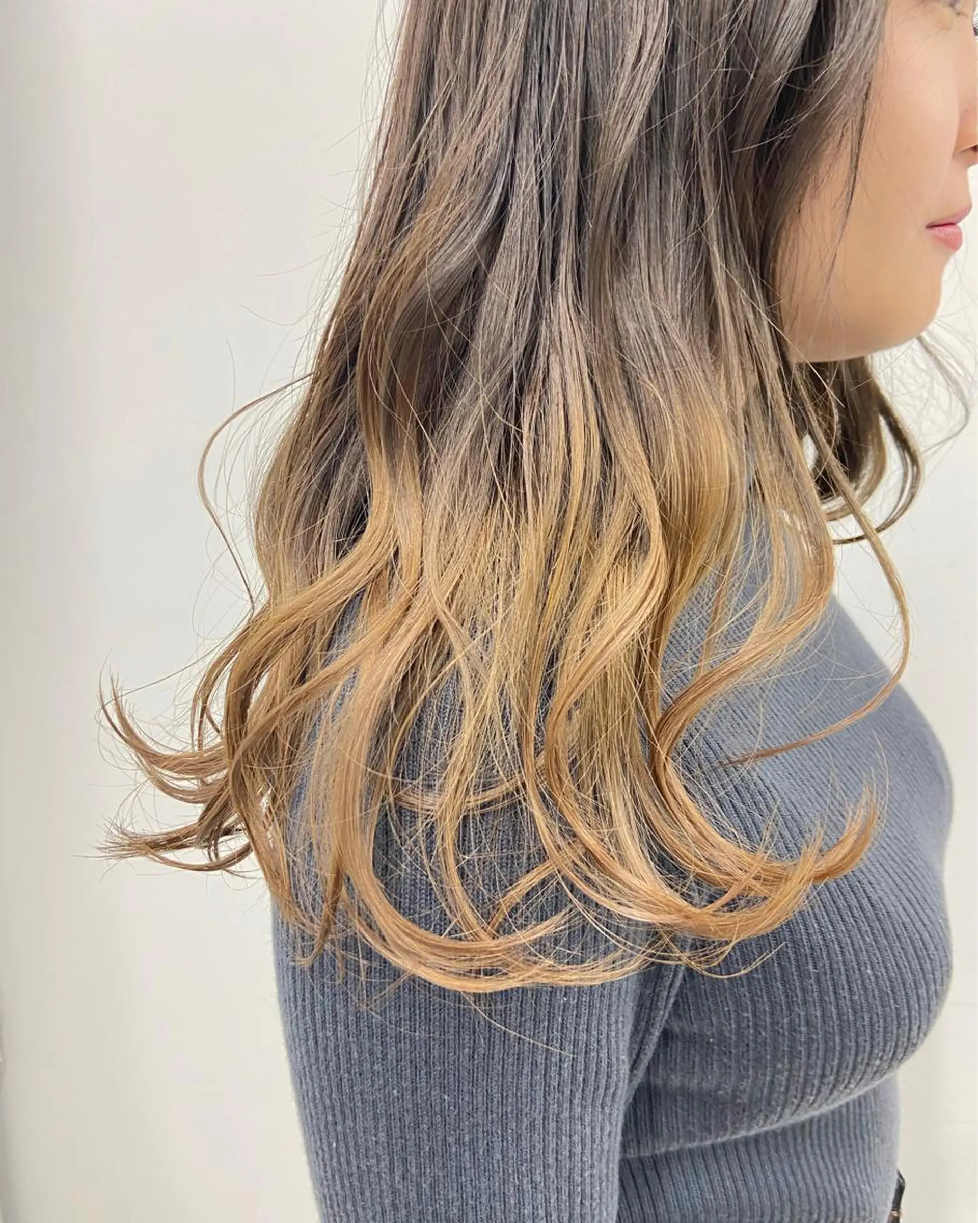 セミロング カラー グラデーションカラー 🦄インナーカラー 🦄貫井彩花のヘアスタイル