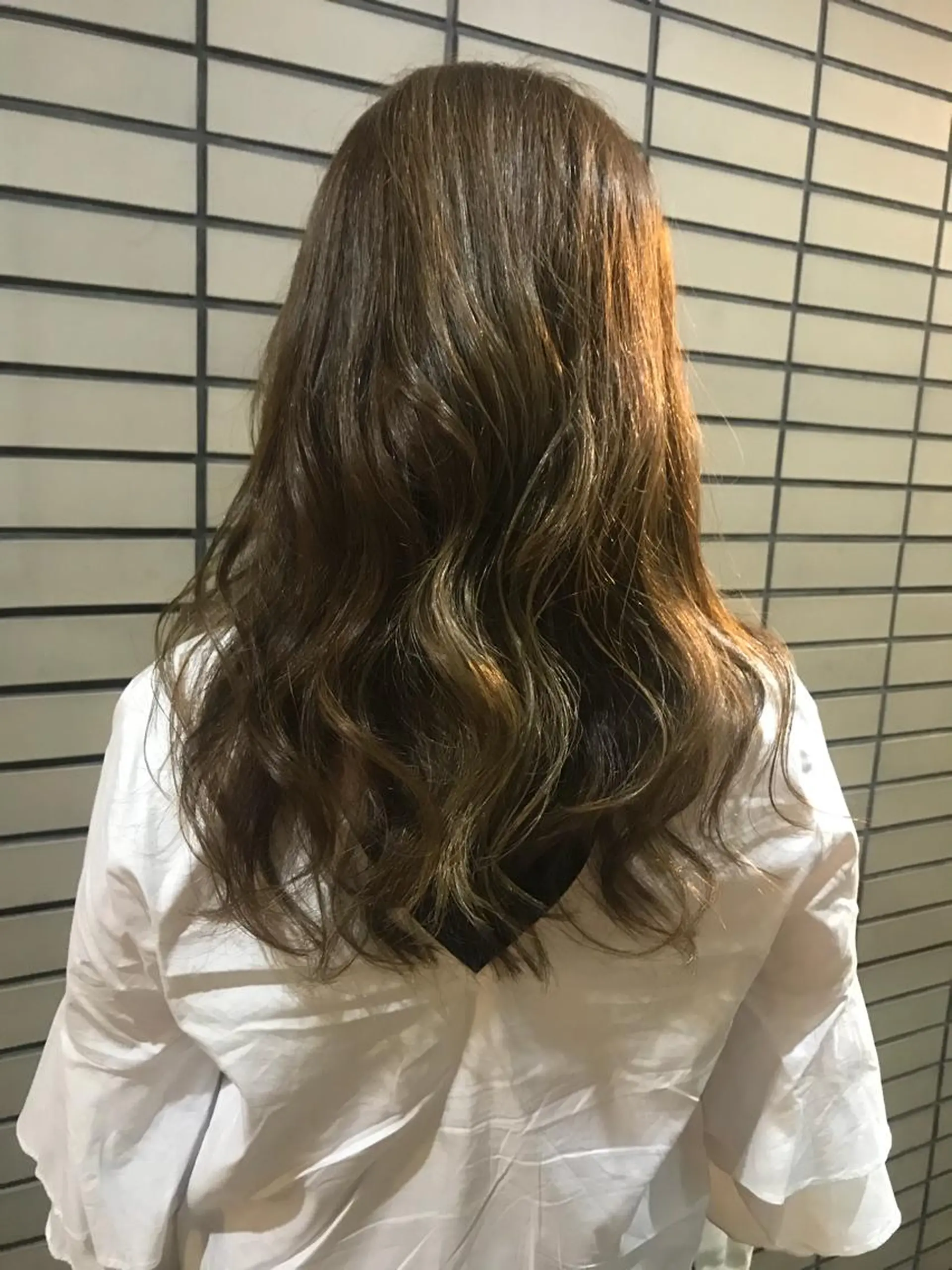 ロング ハイライト カット ヘアカラー トリートメント トモタニ ミオのヘアスタイル