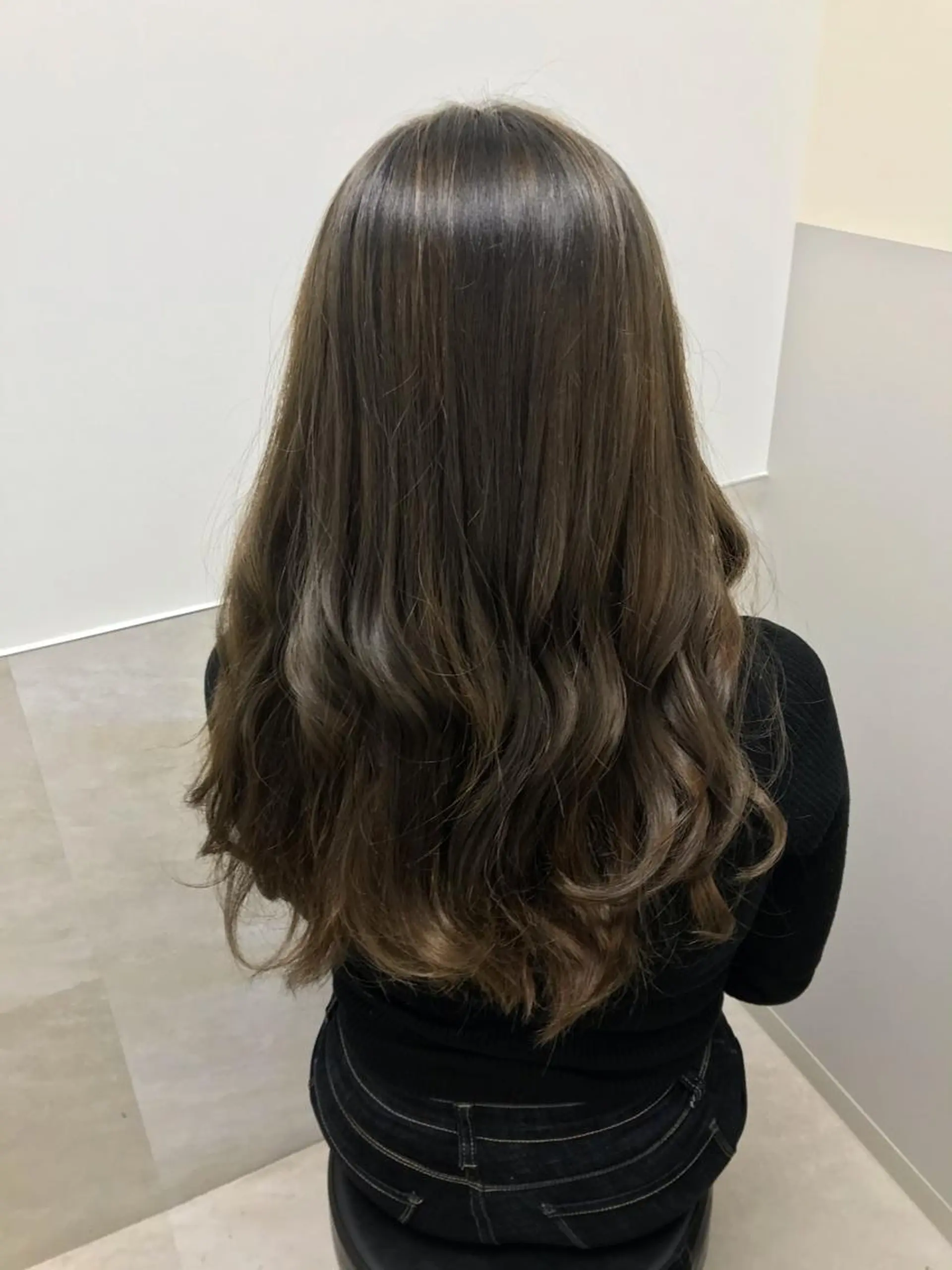 セミロング カラー ブリーチ ere hair salon所属・ere hair salonのヘアスタイル